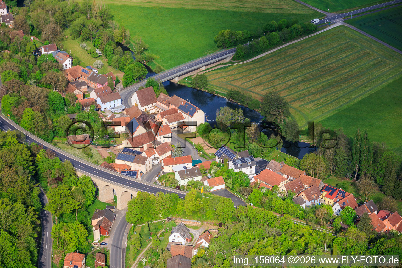 Pont de la B287 dans la vallée de la Saale franconienne à le quartier Trimberg in Elfershausen dans le département Bavière, Allemagne
