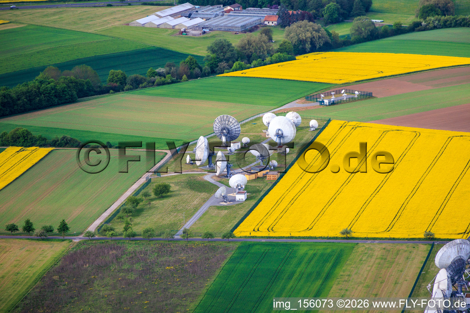 Antennes paraboliques pour la communication par satellite de la station terrestre Fuchsstadt à Fuchsstadt dans le département Bavière, Allemagne