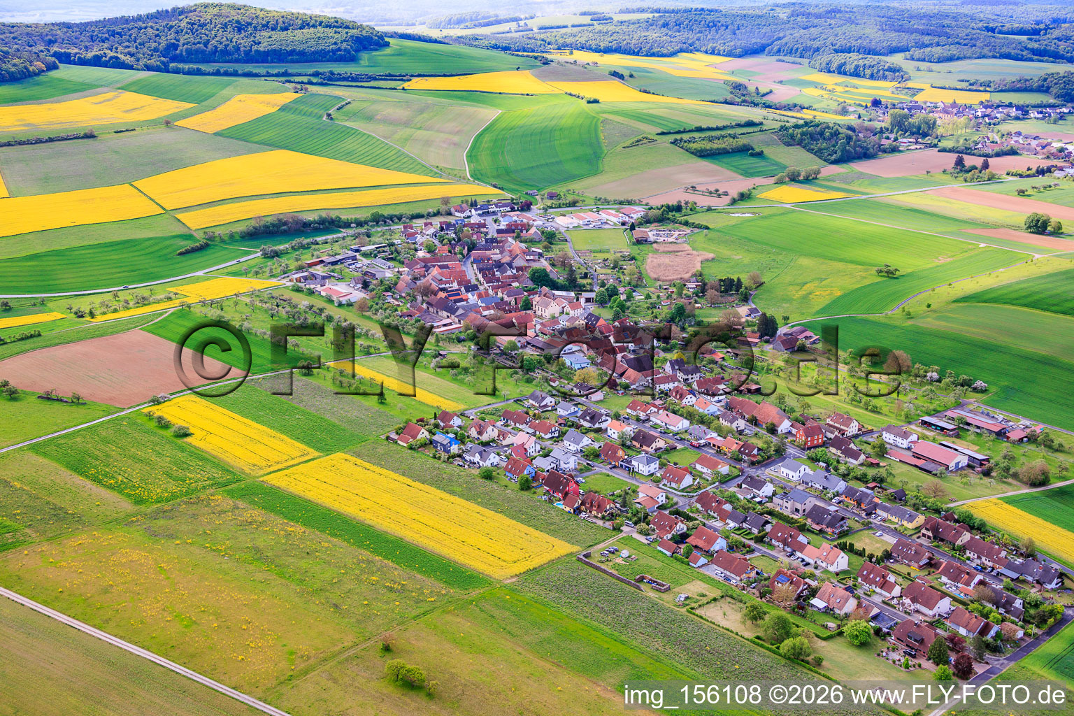 Du nord-ouest à le quartier Weyersfeld in Karsbach dans le département Bavière, Allemagne