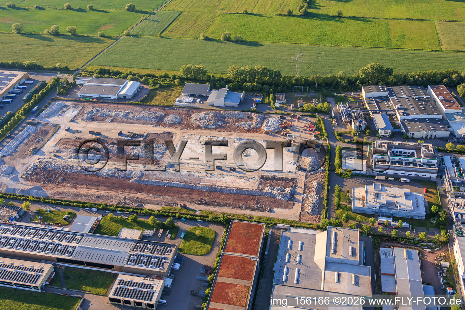 Zone industrielle de Landau Est avec le site de démolition de l'ancien site de Ronal GmbH (anciennement Alcan Aluminium-Presswerk Pfalz GmbH), fermé depuis 2005. à Landau in der Pfalz dans le département Rhénanie-Palatinat, Allemagne