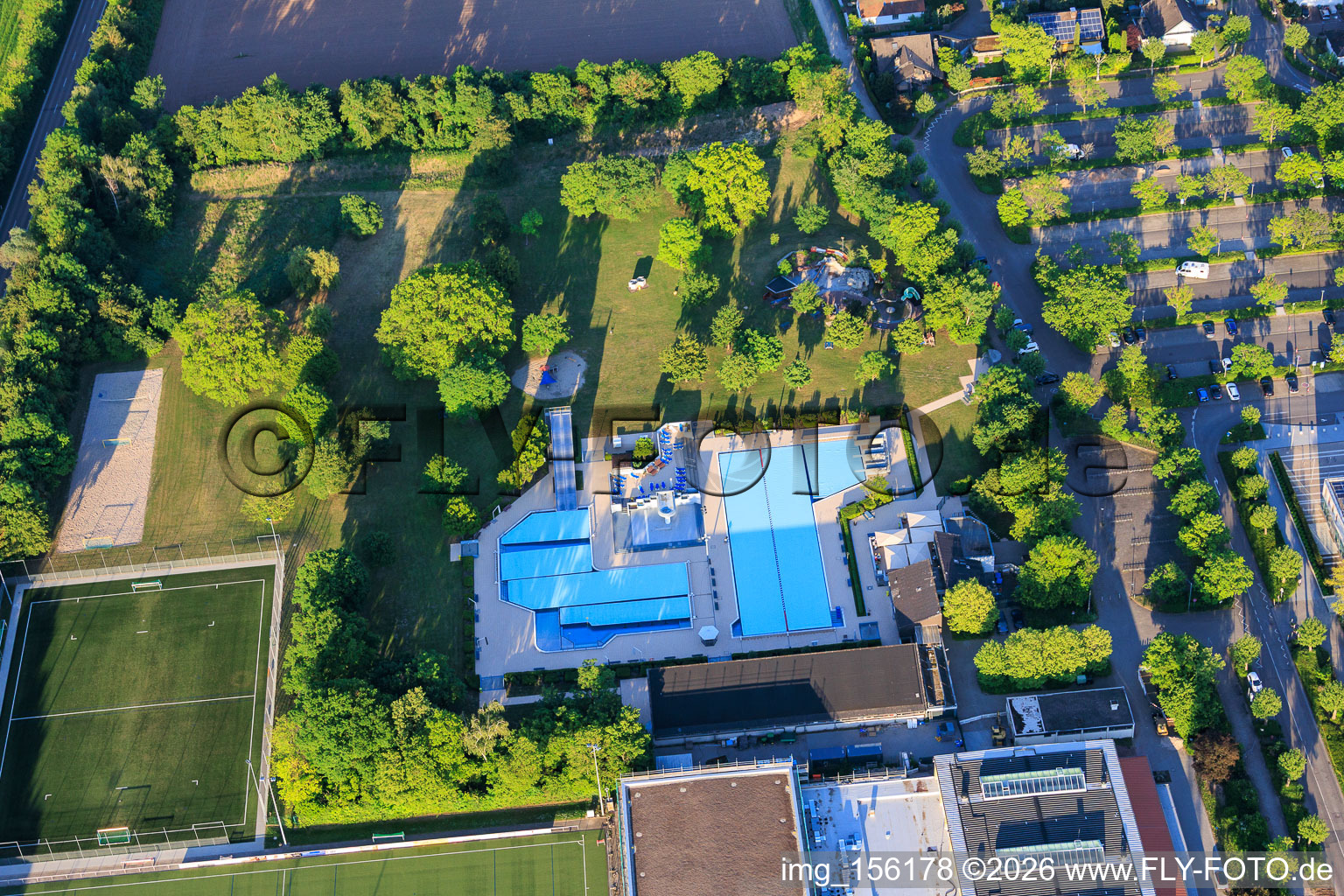 À la piscine à Offenbach an der Queich dans le département Rhénanie-Palatinat, Allemagne
