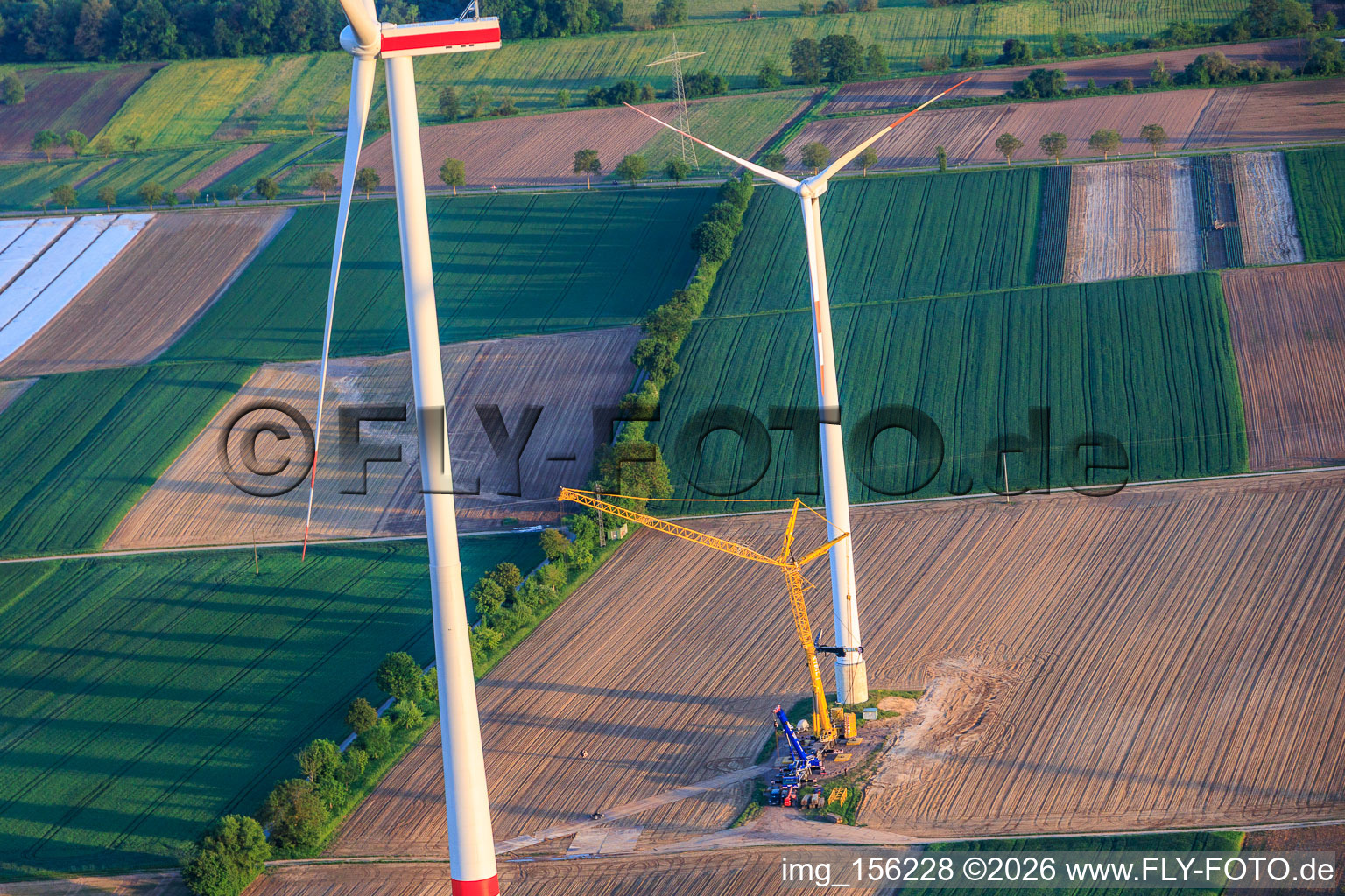 Chantier de démolition des éoliennes de 22 ans dans le cadre de la modernisation du parc éolien Minfeld. JUWI à Minfeld dans le département Rhénanie-Palatinat, Allemagne