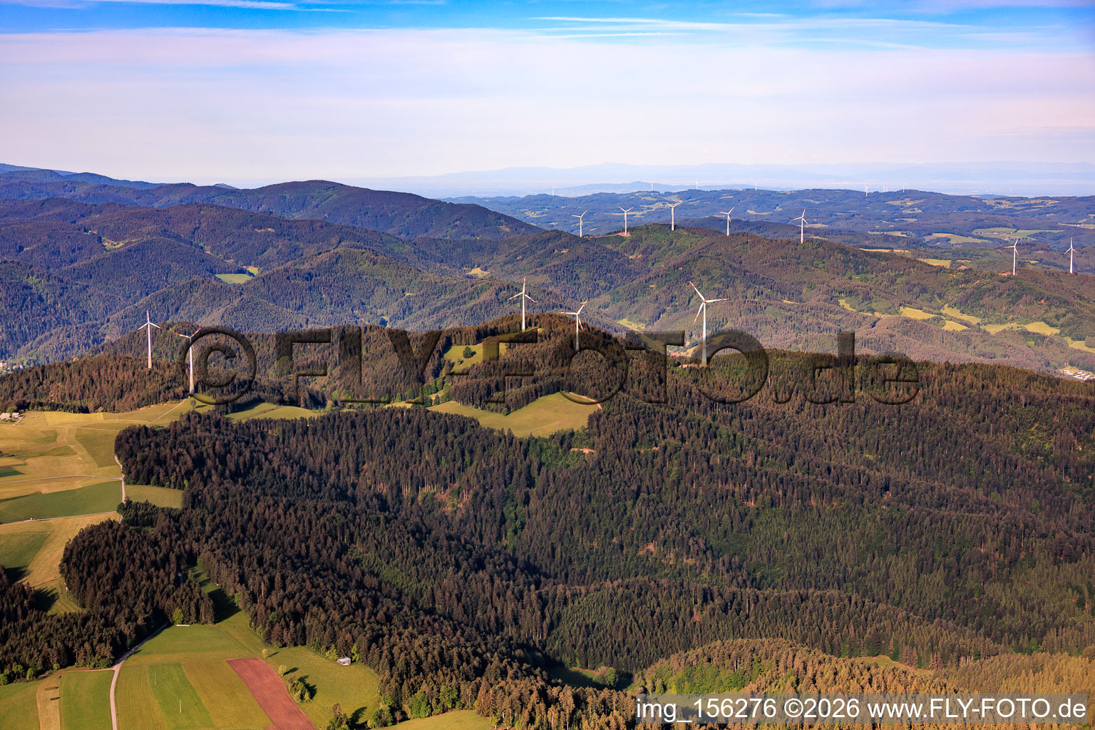 Parc éolien de Falkenhöhe à le quartier Unter-Reichenbach in Hornberg dans le département Bade-Wurtemberg, Allemagne