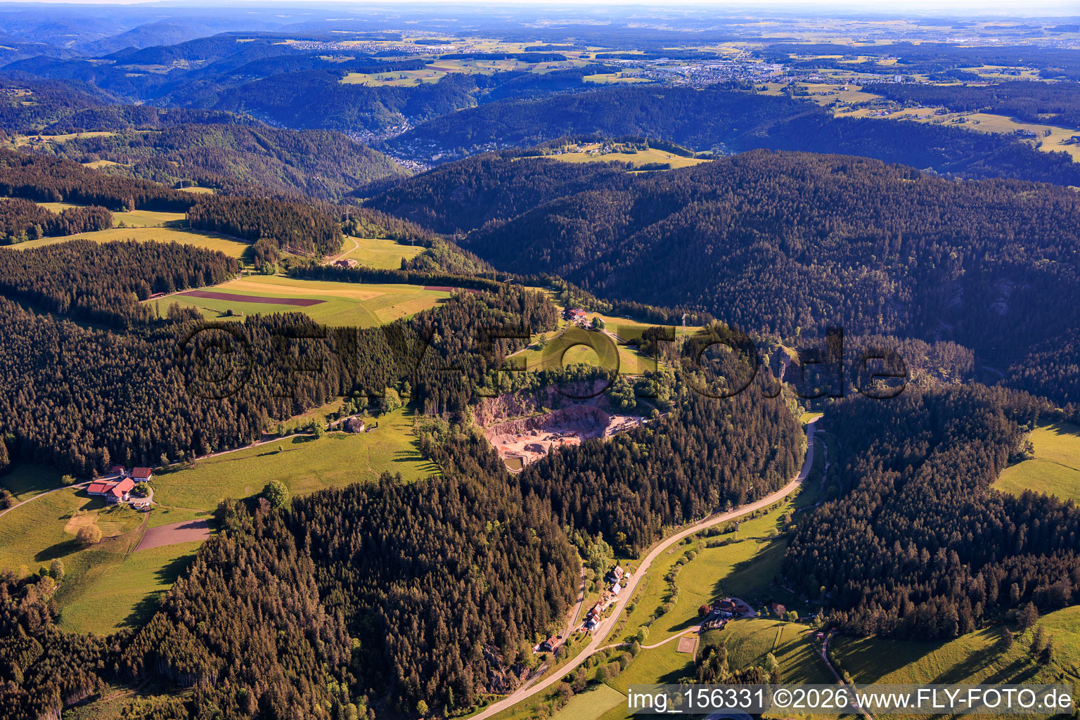 Carrière au-dessus de la vallée de Schlitach à le quartier Tennenbronn in Schramberg dans le département Bade-Wurtemberg, Allemagne