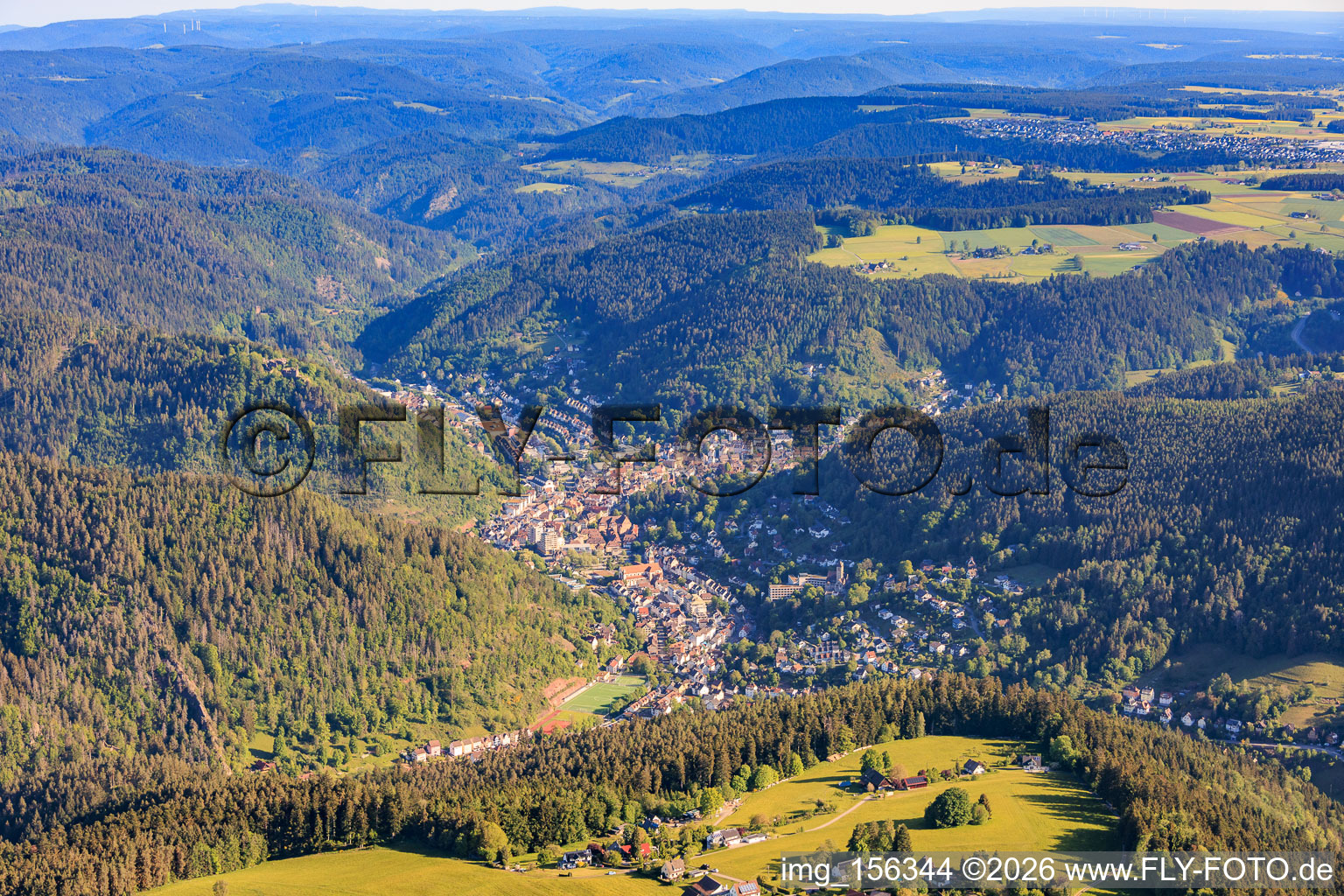 Vue de la ville depuis le sud à Schramberg dans le département Bade-Wurtemberg, Allemagne