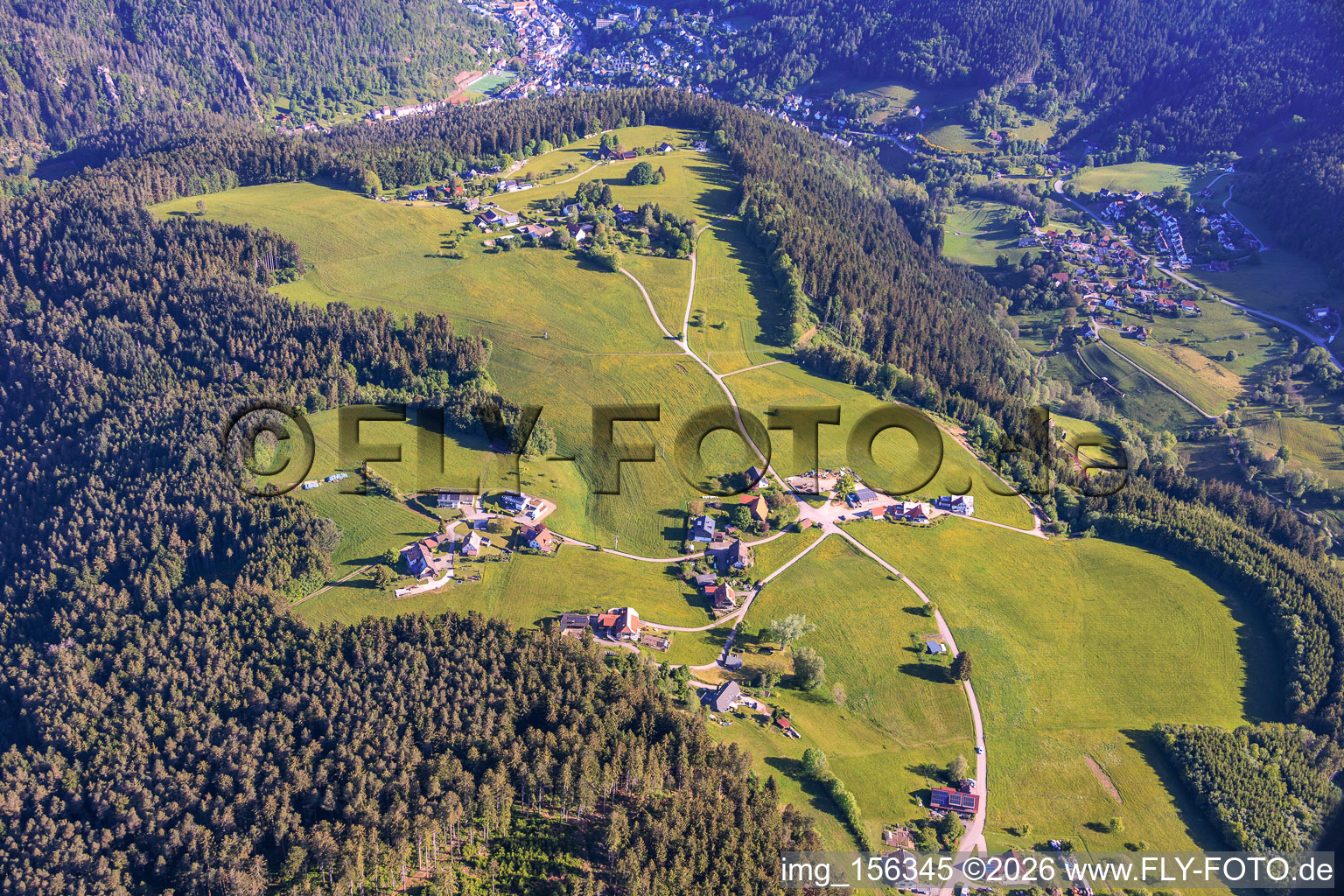 Le quartier de Tischneck, vu du sud à Schramberg dans le département Bade-Wurtemberg, Allemagne
