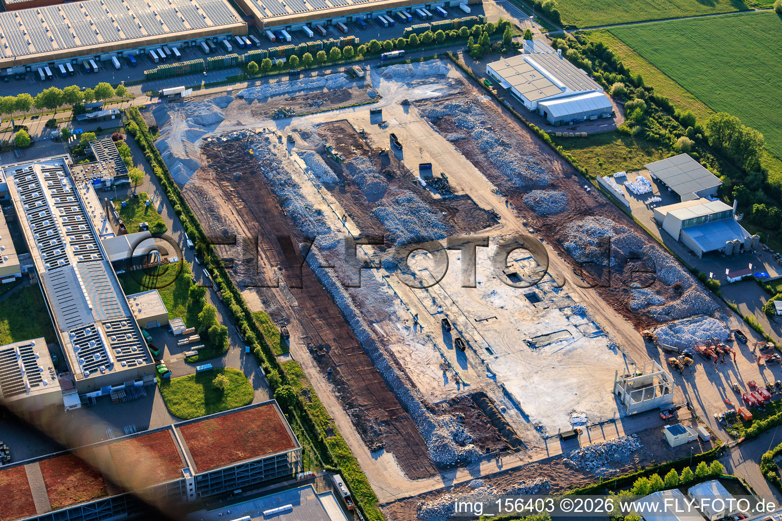 Zone industrielle de Landau Est avec le site de démolition de l'ancien site de Ronal GmbH (anciennement Alcan Aluminium-Presswerk Pfalz GmbH), fermé depuis 2005. à Landau in der Pfalz dans le département Rhénanie-Palatinat, Allemagne