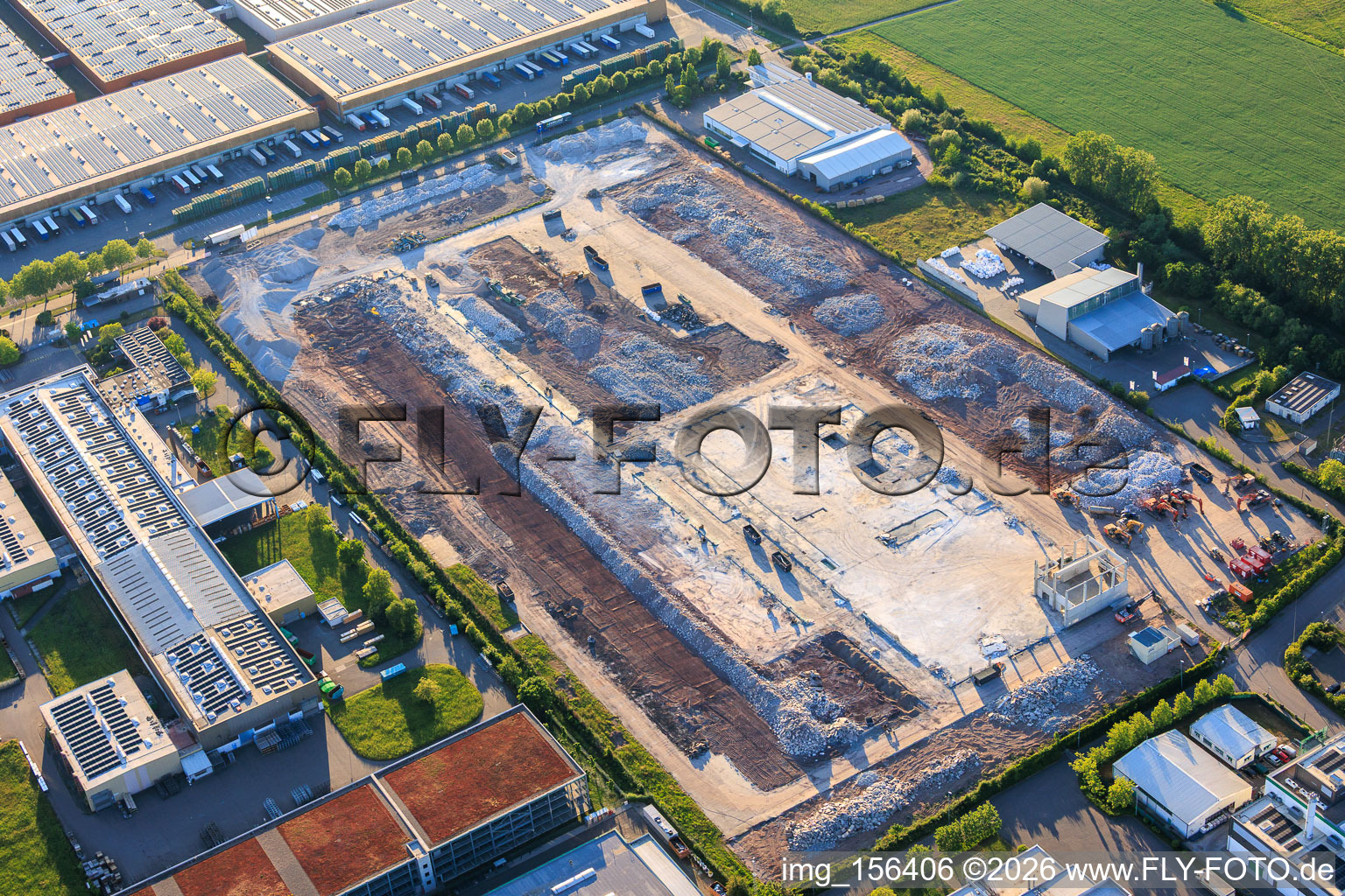 Zone industrielle de Landau Est avec le site de démolition de l'ancien site de Ronal GmbH (anciennement Alcan Aluminium-Presswerk Pfalz GmbH), fermé depuis 2005. à Landau in der Pfalz dans le département Rhénanie-Palatinat, Allemagne