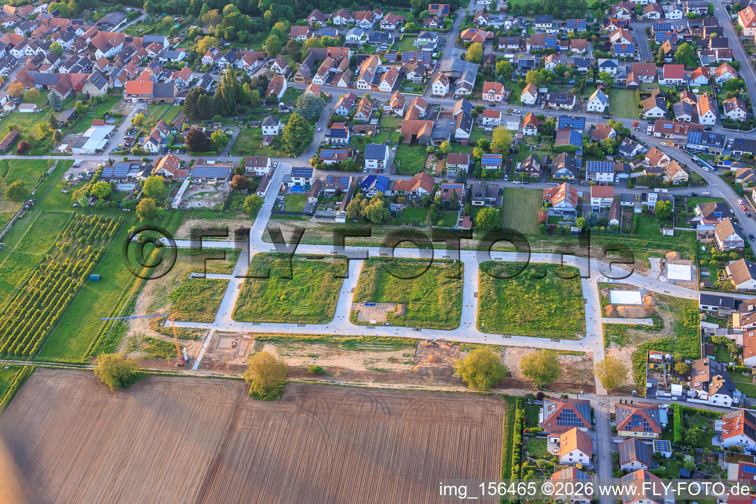 Premier chantier de construction dans le nouveau quartier en développement Im Kirschgarten à Winden dans le département Rhénanie-Palatinat, Allemagne
