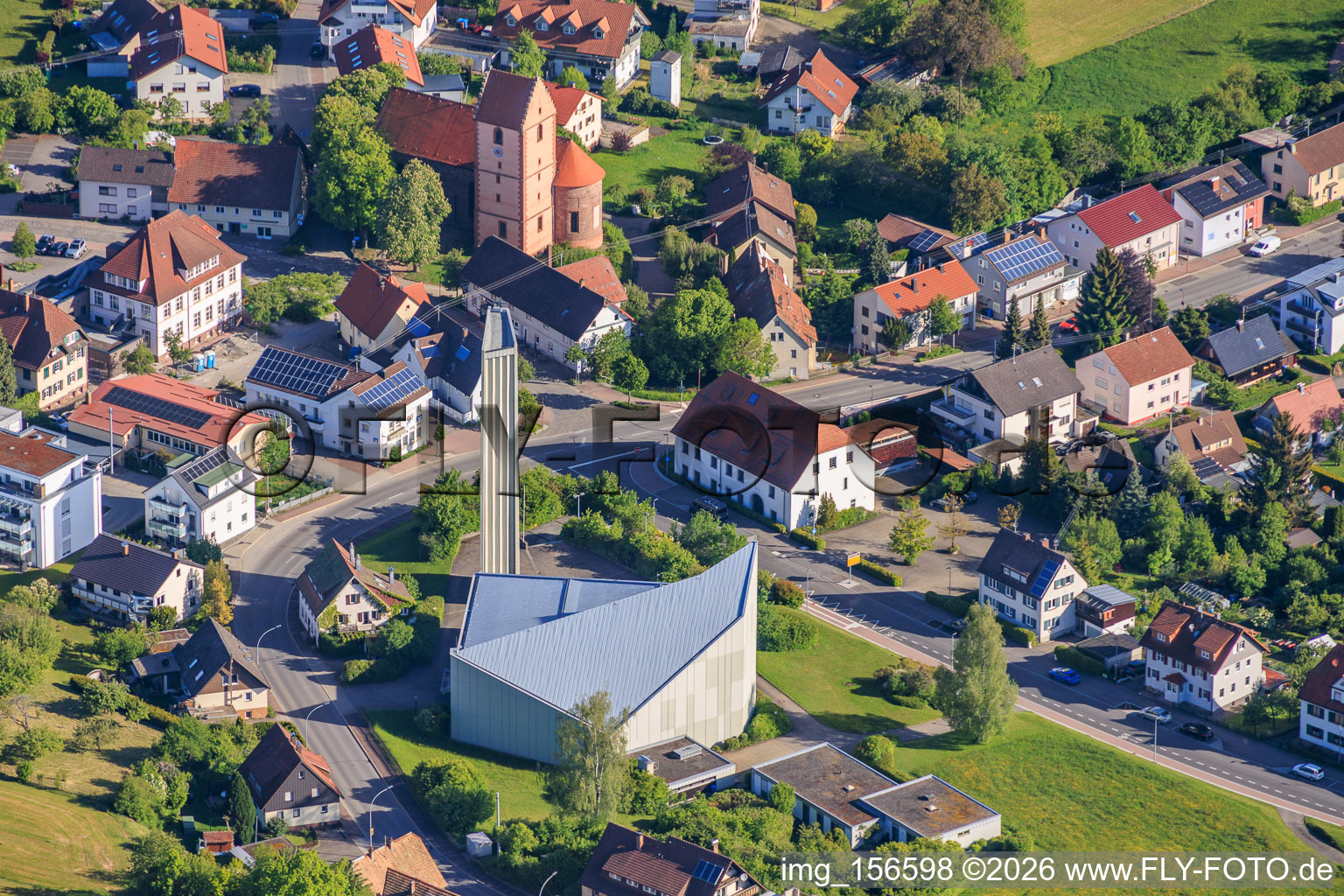 Église Saint-Laurent et vieille église Saint-Laurent à le quartier Sulgen in Schramberg dans le département Bade-Wurtemberg, Allemagne