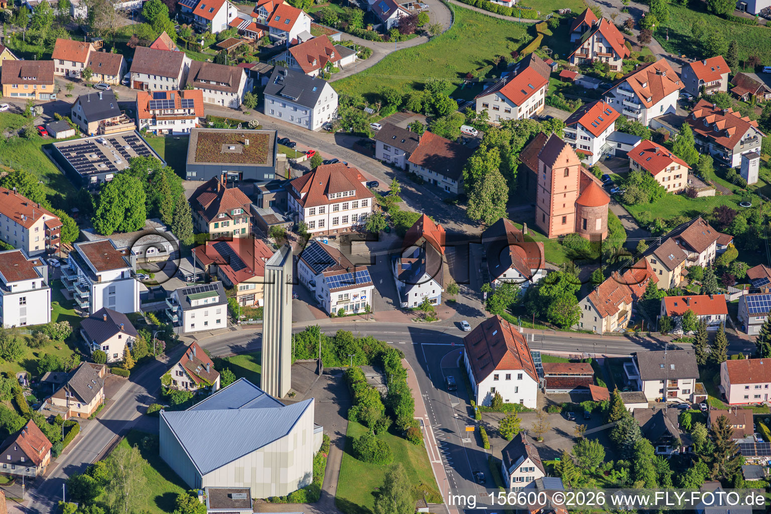 Église Saint-Laurent, vieille église Saint-Laurent et clinique orthopédique Schramberg-Sulgen à le quartier Sulgen in Schramberg dans le département Bade-Wurtemberg, Allemagne