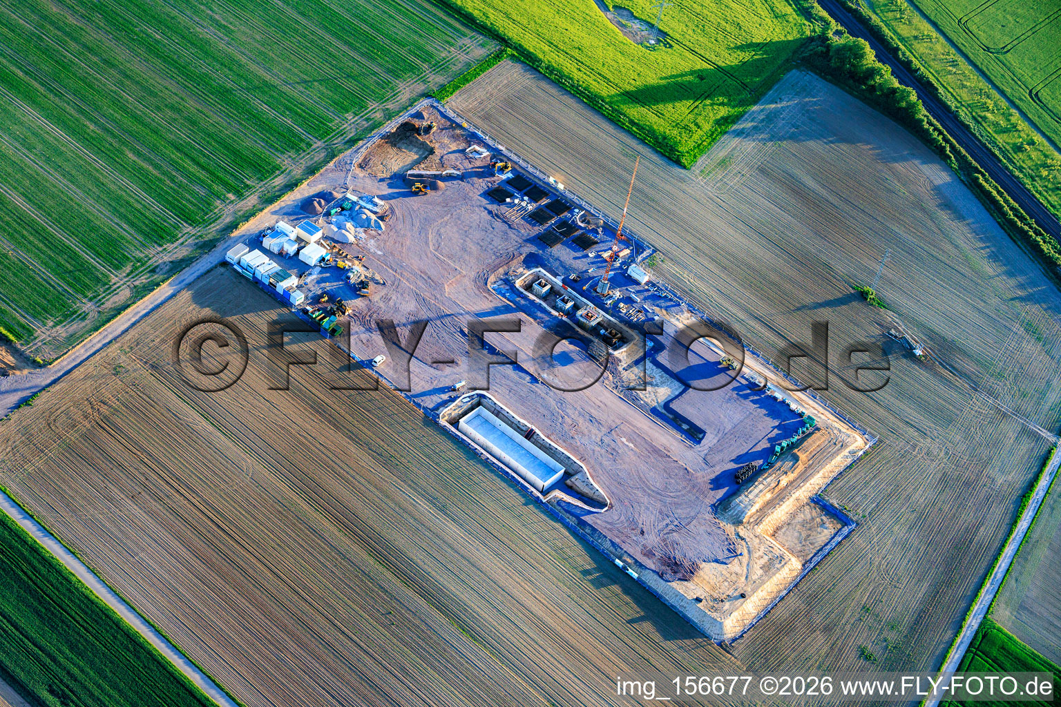 Chantier de construction du deuxième site de forage sur le Trappelberg du projet Lionheart de Vulcan Energy, destiné à assurer l'approvisionnement futur en chaleur neutre en carbone de la ville de Landau, ainsi qu'à l'extraction de lithium et à la production d'électricité via une centrale ORC. à Rohrbach dans le département Rhénanie-Palatinat, Allemagne