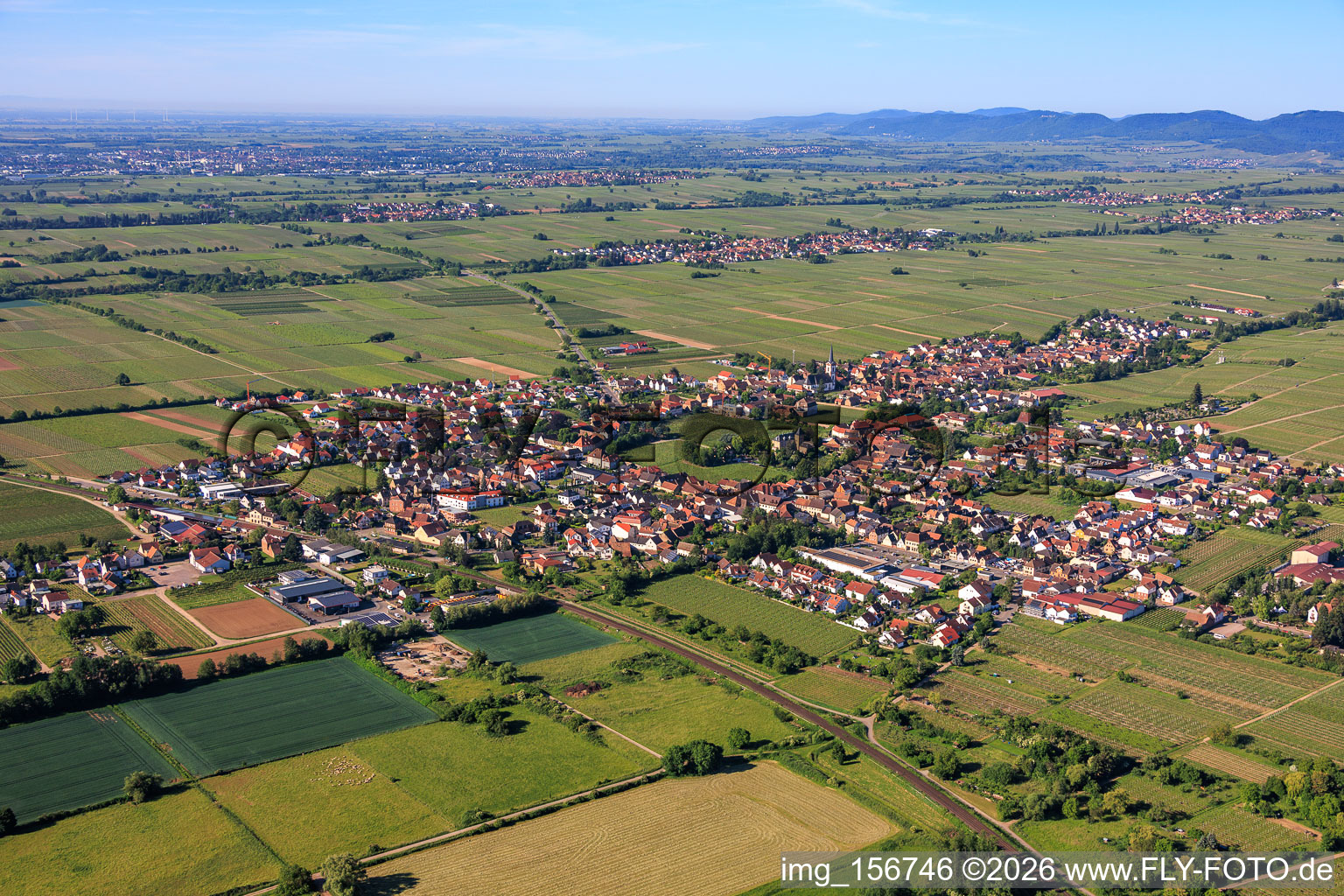 Du nord à Edesheim dans le département Rhénanie-Palatinat, Allemagne
