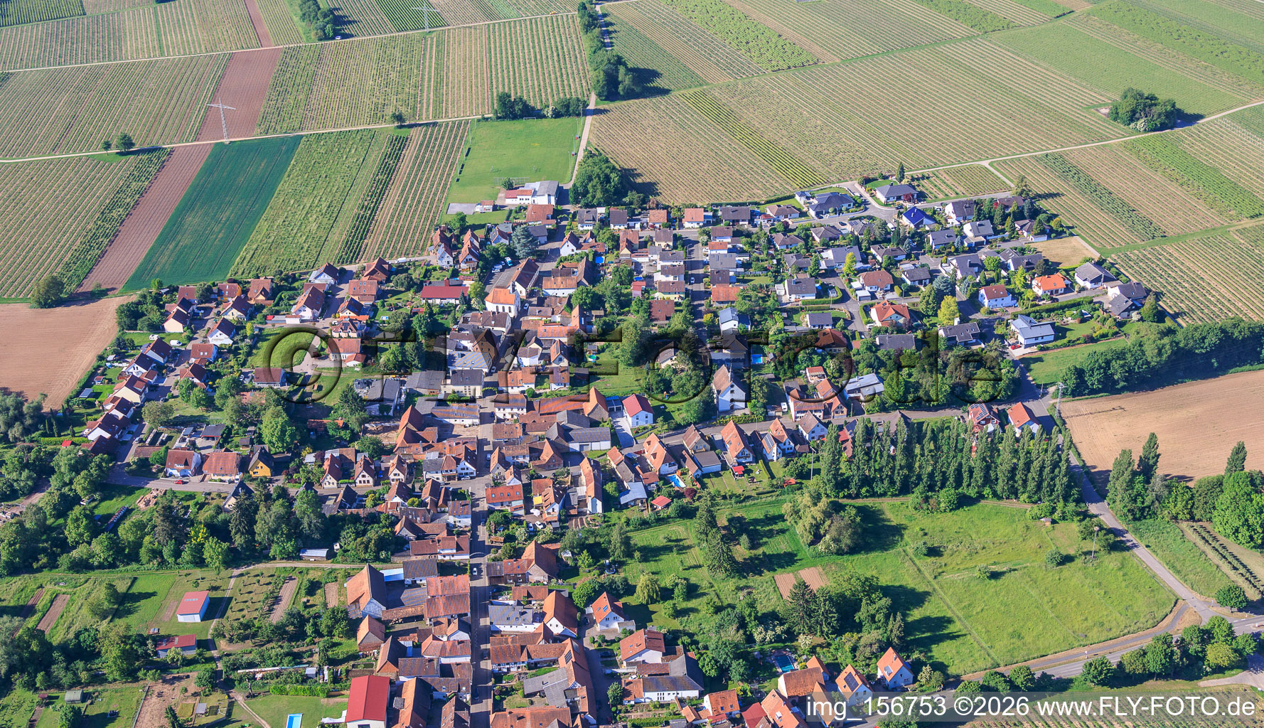 Du nord à Knöringen dans le département Rhénanie-Palatinat, Allemagne