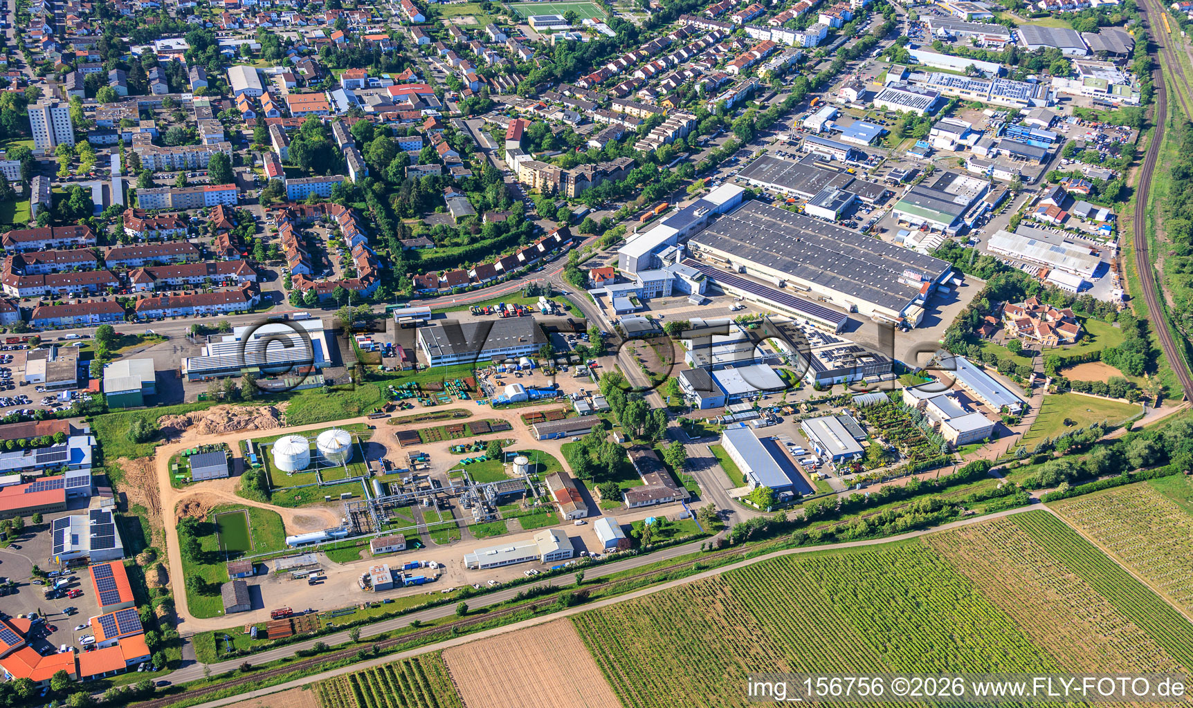 Réservoirs de pétrole et de gaz naturel de ONEO GmbH & Co. KG à Landau in der Pfalz dans le département Rhénanie-Palatinat, Allemagne
