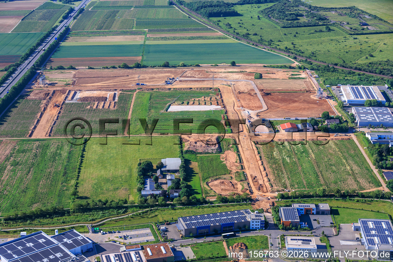 Parc industriel D12 avec chantier de construction d'une centrale géothermique et d'un poste de transformation par Vulcan à Landau in der Pfalz dans le département Rhénanie-Palatinat, Allemagne