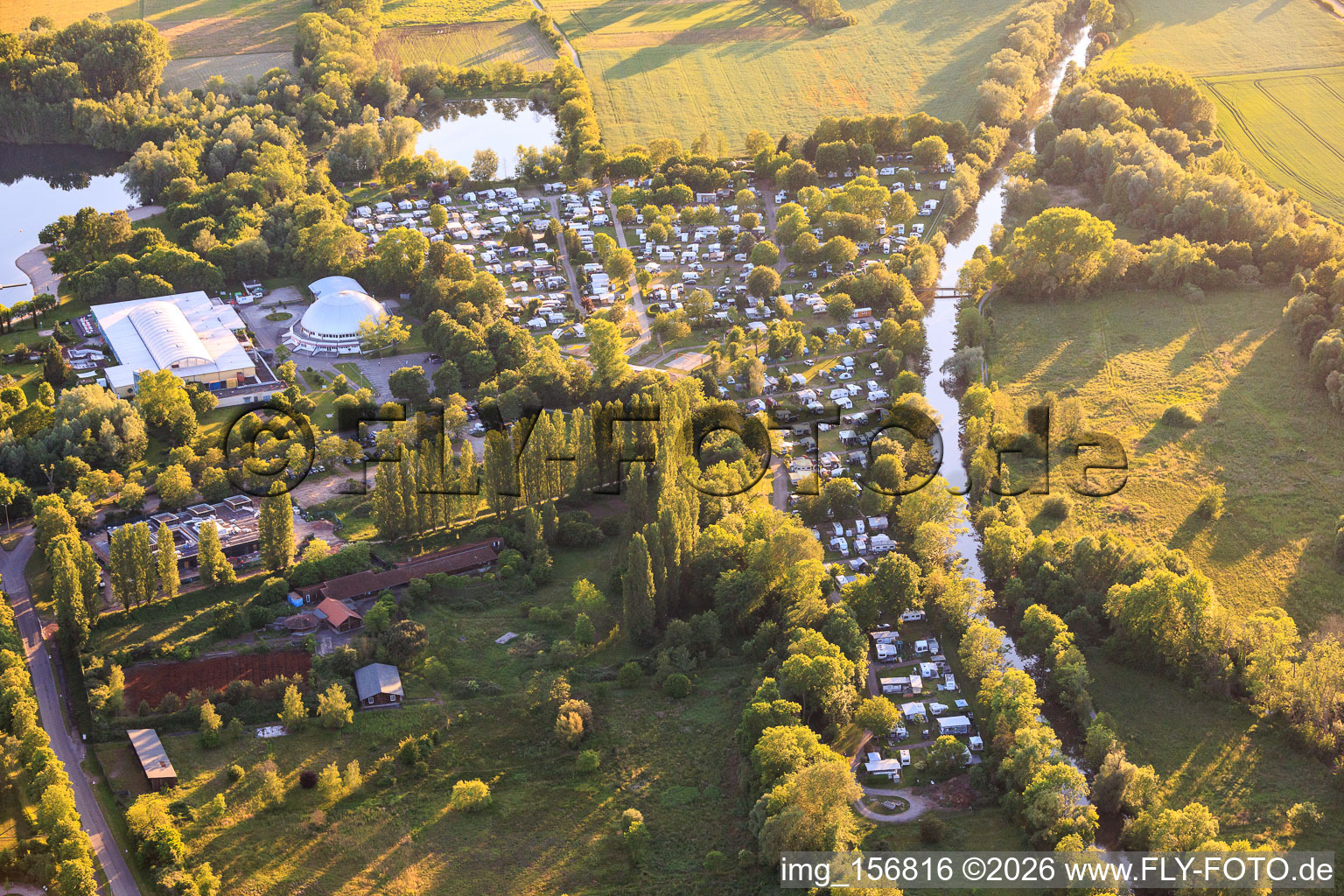 Complexe de camping Rülzheim à Rülzheim dans le département Rhénanie-Palatinat, Allemagne
