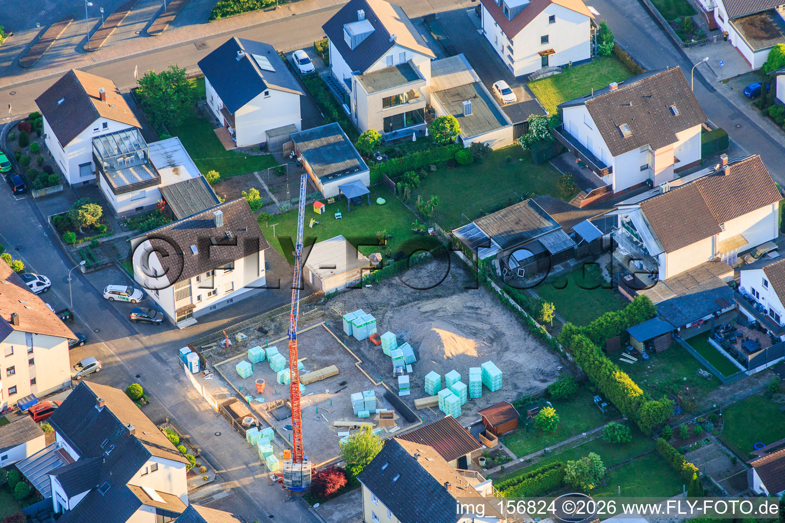 Chantier de construction d'un nouvel immeuble d'appartements sur la Konrad-Adenauer-Straße à Herxheim bei Landau dans le département Rhénanie-Palatinat, Allemagne