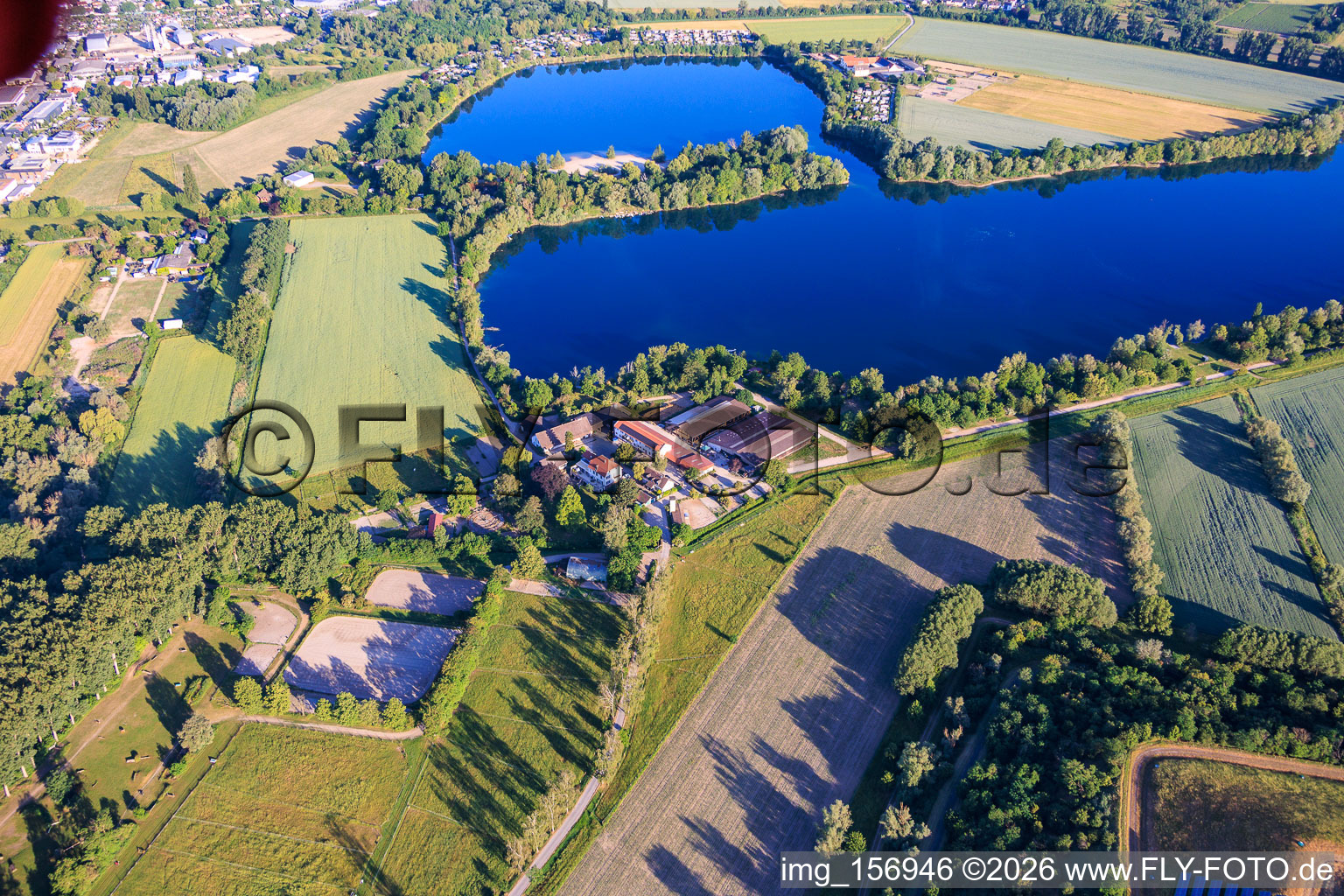 Avec un club d'équitation Speyer eV sur les rives du Wammsee à le quartier Ludwigshof in Speyer dans le département Rhénanie-Palatinat, Allemagne