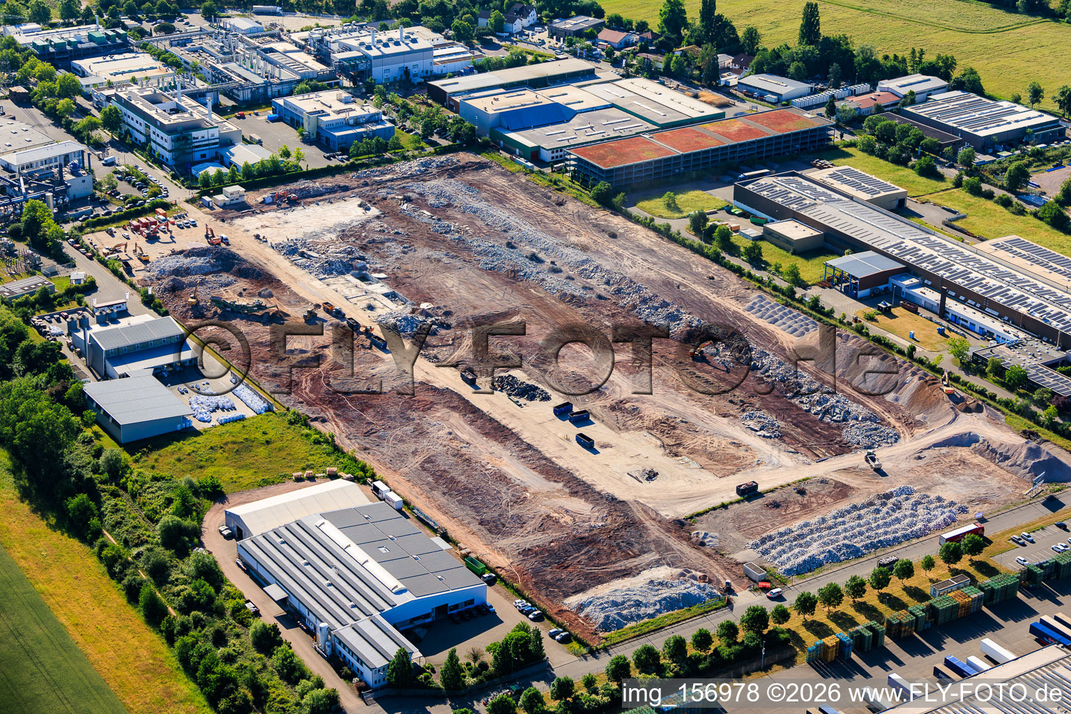 Zone industrielle de Landau Est avec le site de démolition de l'ancien site de Ronal GmbH (anciennement Alcan Aluminium-Presswerk Pfalz GmbH), fermé depuis 2005. à Landau in der Pfalz dans le département Rhénanie-Palatinat, Allemagne