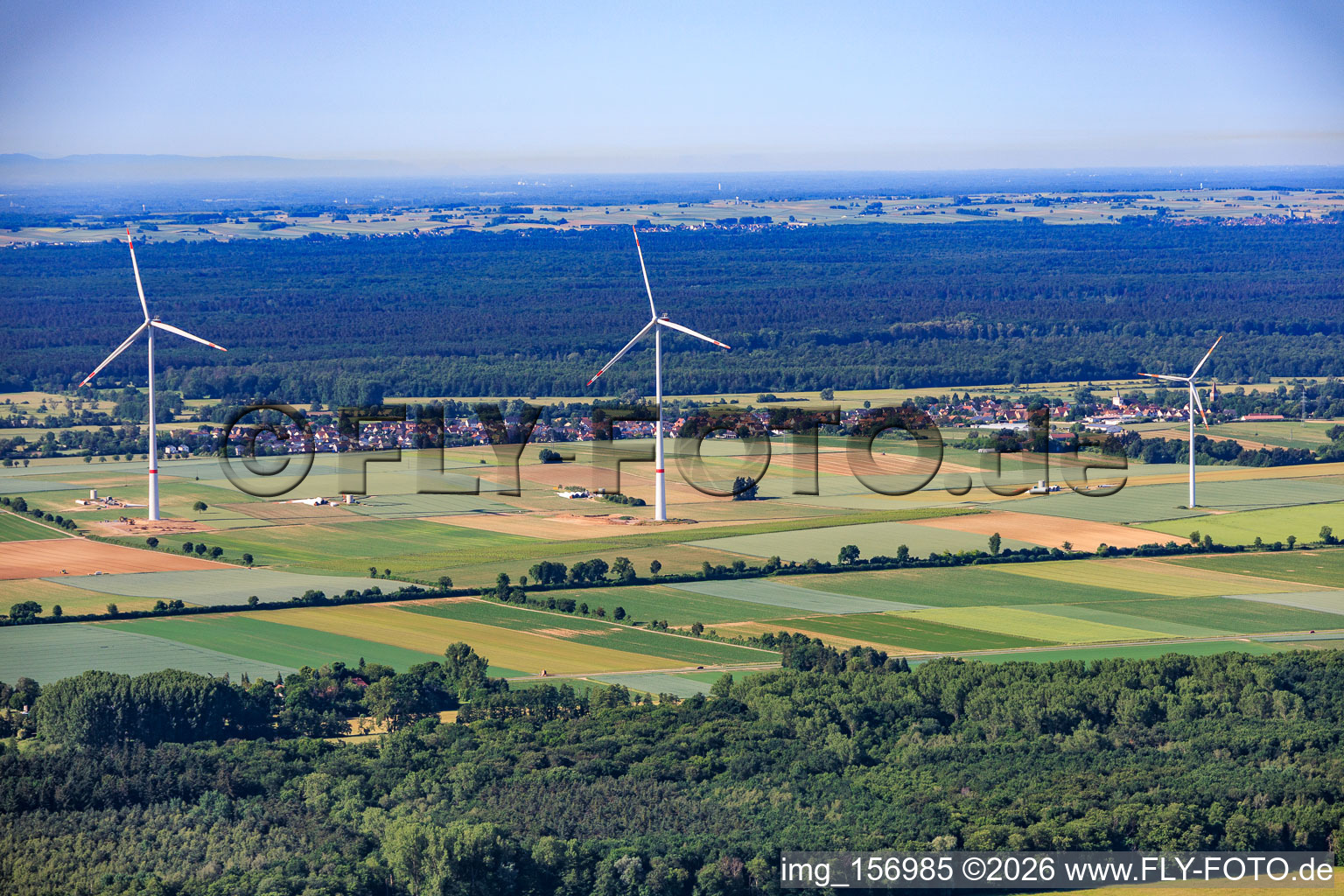 Démolition et démantèlement des quatre anciennes turbines (GE 1.5) datant de 2004 suite à la modernisation du parc éolien de Minfeld. à Erlenbach bei Kandel dans le département Rhénanie-Palatinat, Allemagne
