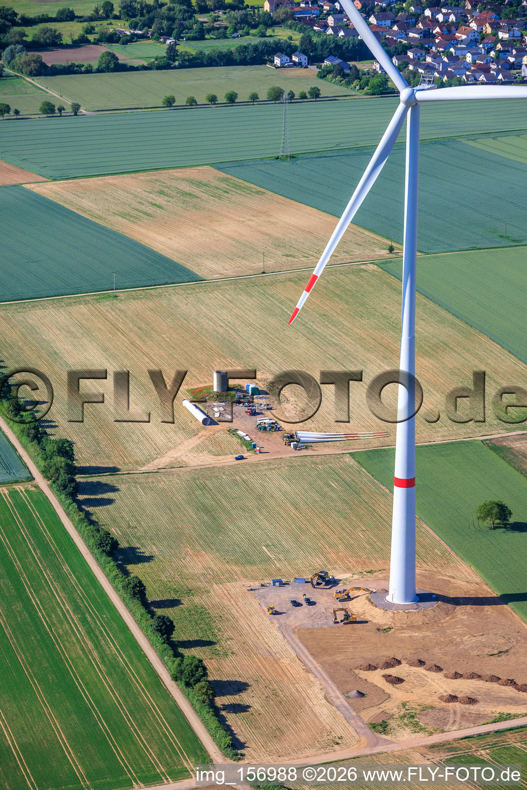 Démolition et démantèlement des quatre anciennes turbines (GE 1.5) datant de 2004 suite à la modernisation du parc éolien de Minfeld. à le quartier Minderslachen in Kandel dans le département Rhénanie-Palatinat, Allemagne