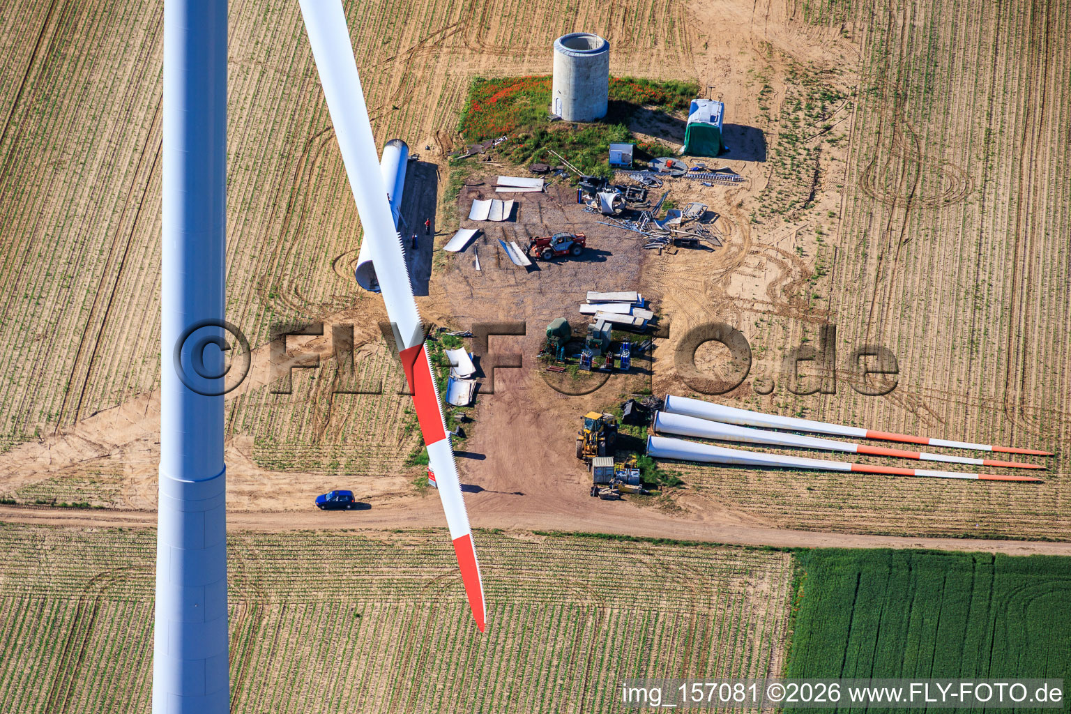 Démolition et démantèlement des quatre anciennes turbines (GE 1.5) datant de 2004 suite à la modernisation du parc éolien de Minfeld. à Kandel dans le département Rhénanie-Palatinat, Allemagne