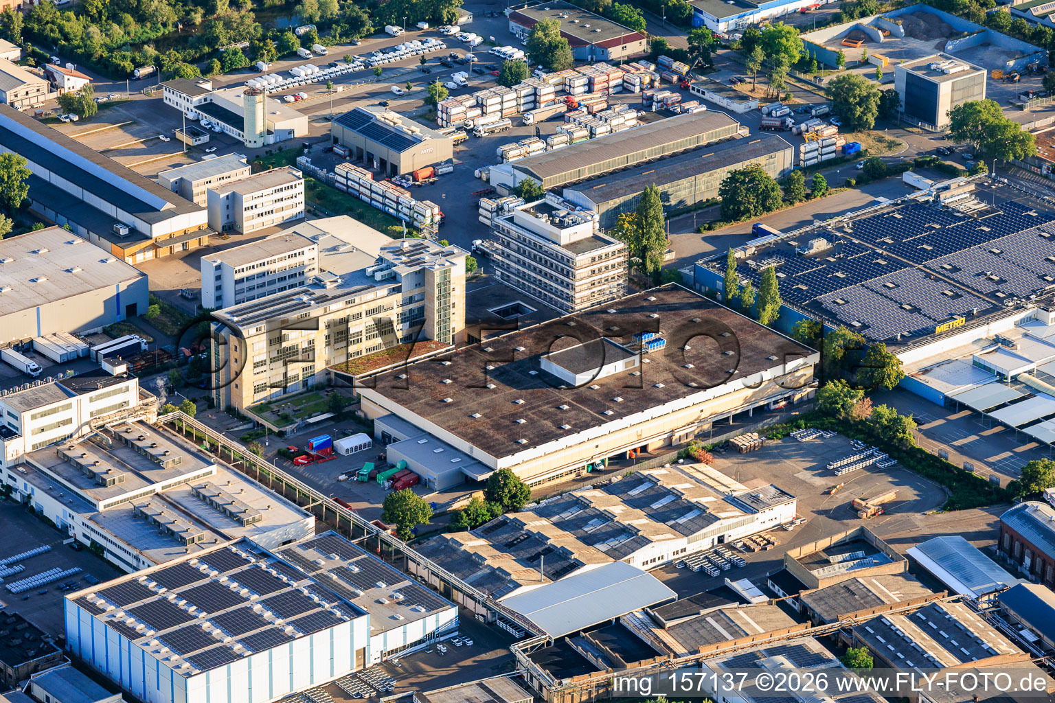 Transmed Transport GmbH Branche Mannheim et PHOENIX Pharma SE à le quartier Neckarau in Mannheim dans le département Bade-Wurtemberg, Allemagne