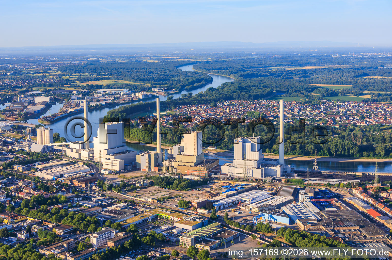 Grande centrale électrique Mannheim sur la rive nord du Rhin à le quartier Neckarau in Mannheim dans le département Bade-Wurtemberg, Allemagne