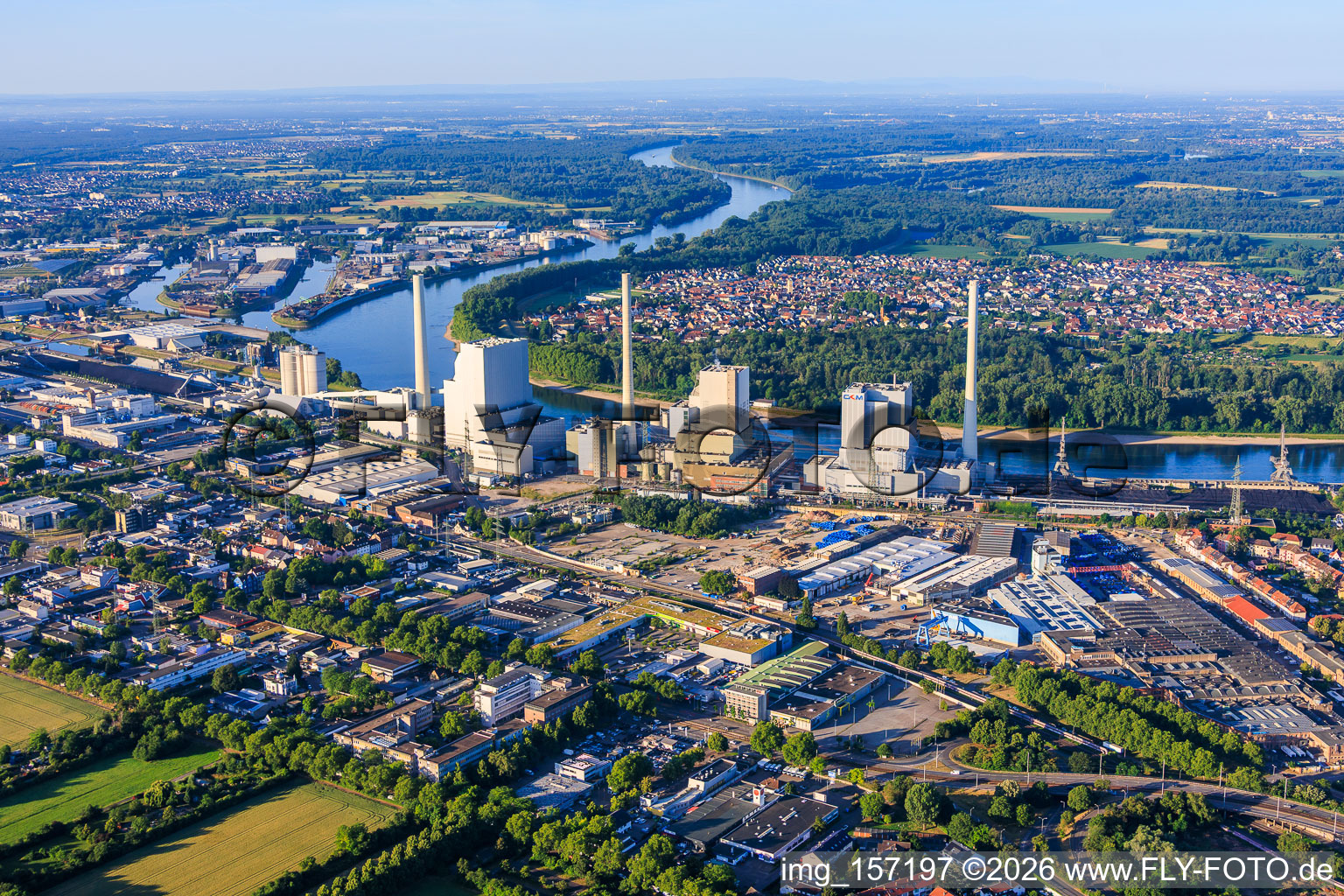 Grande centrale électrique Mannheim sur la rive nord du Rhin à le quartier Neckarau in Mannheim dans le département Bade-Wurtemberg, Allemagne