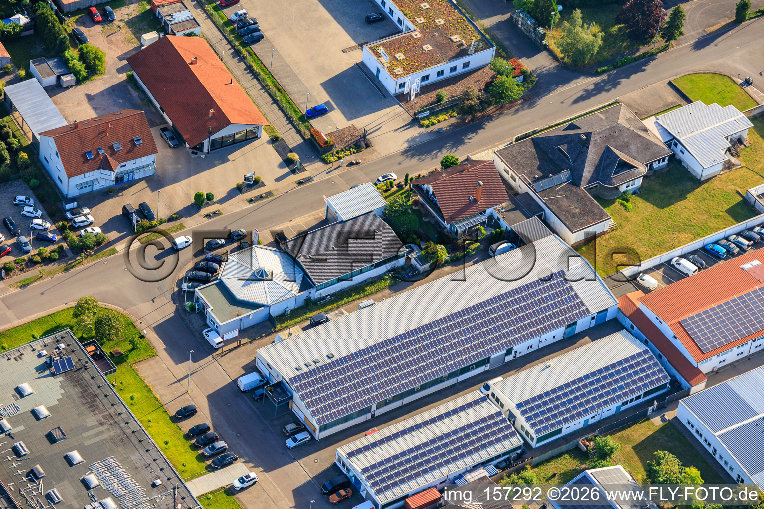 Autohaus Lerch, concessionnaire et atelier agréé Toyota pour toutes marques à Offenbach an der Queich dans le département Rhénanie-Palatinat, Allemagne