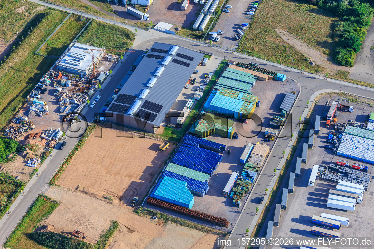 Parc industriel Im Niedersand depuis le sud-est à Offenbach an der Queich dans le département Rhénanie-Palatinat, Allemagne
