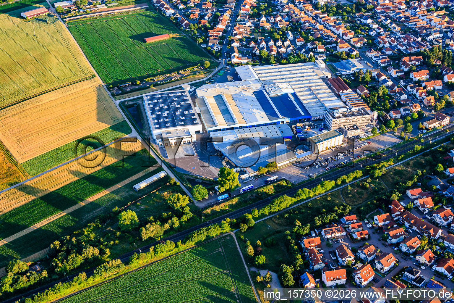 Chantier de construction du nouveau bâtiment administratif de Kardex Remstar à Bellheim dans le département Rhénanie-Palatinat, Allemagne