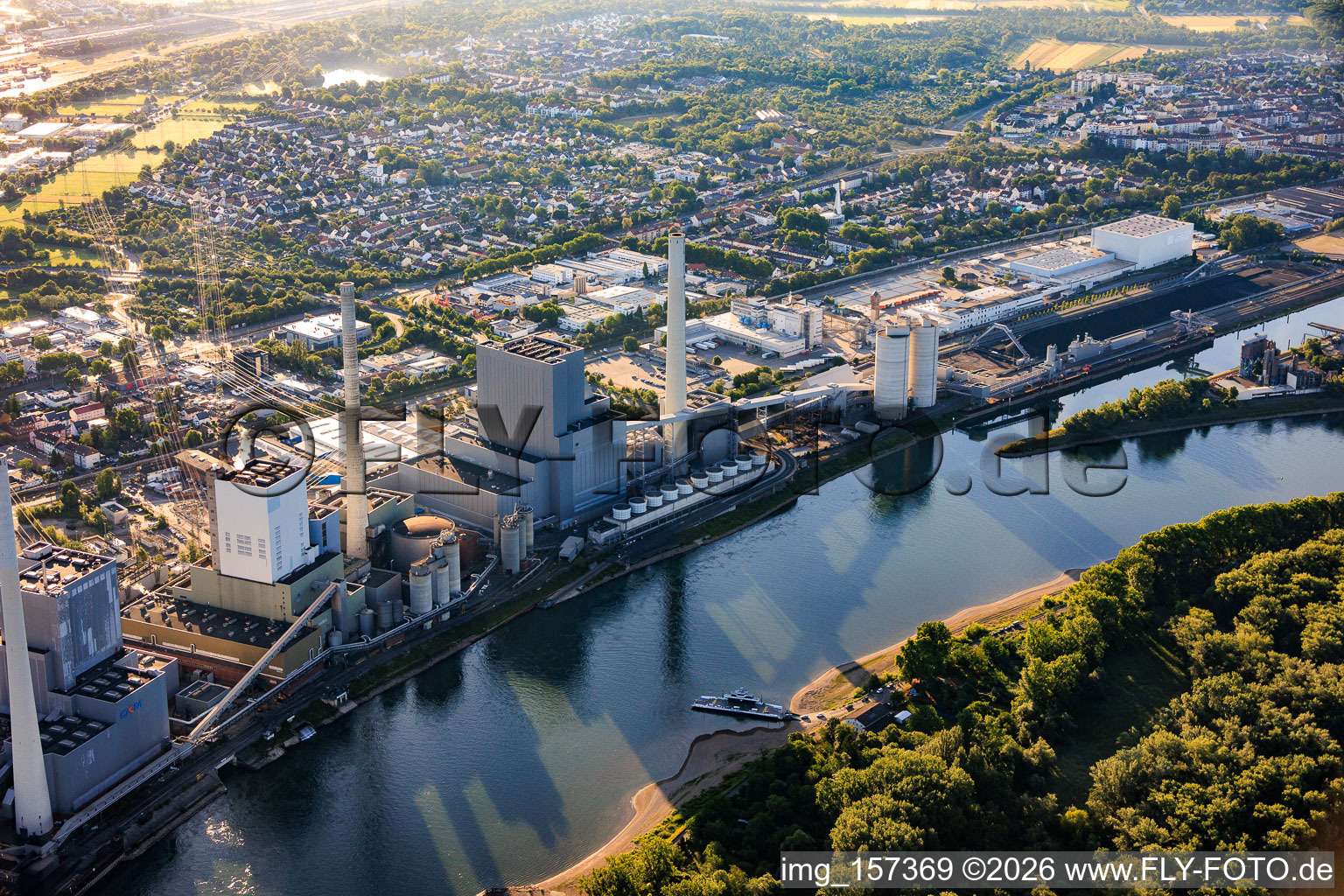 Centrale hydroélectrique de Mannheim - Bloc 9 sur les rives du Rhin à Altrip dans le département Rhénanie-Palatinat, Allemagne
