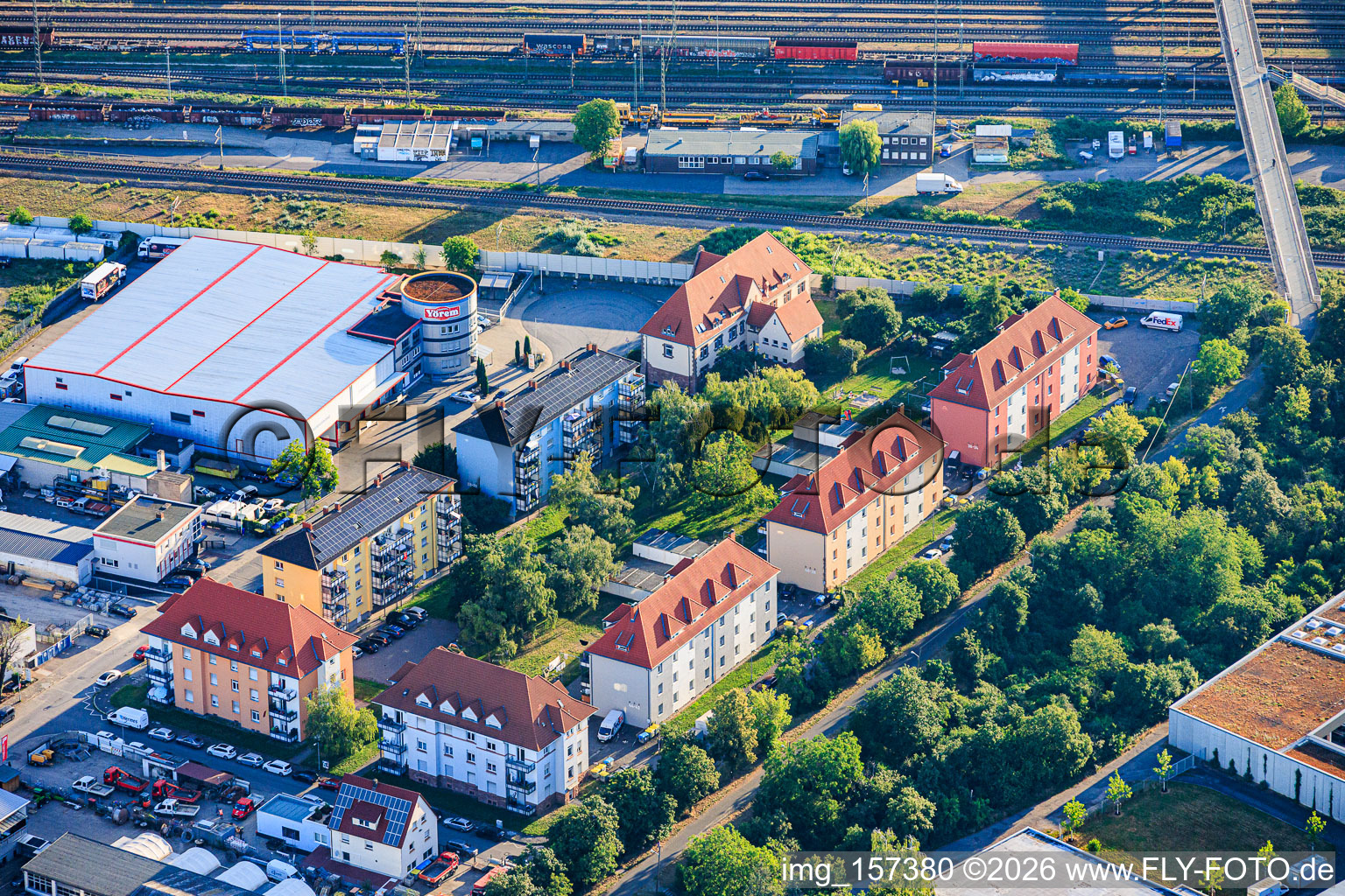 Lotissements résidentiels dans la Franz-Grashof-Straße à le quartier Neckarau in Mannheim dans le département Bade-Wurtemberg, Allemagne