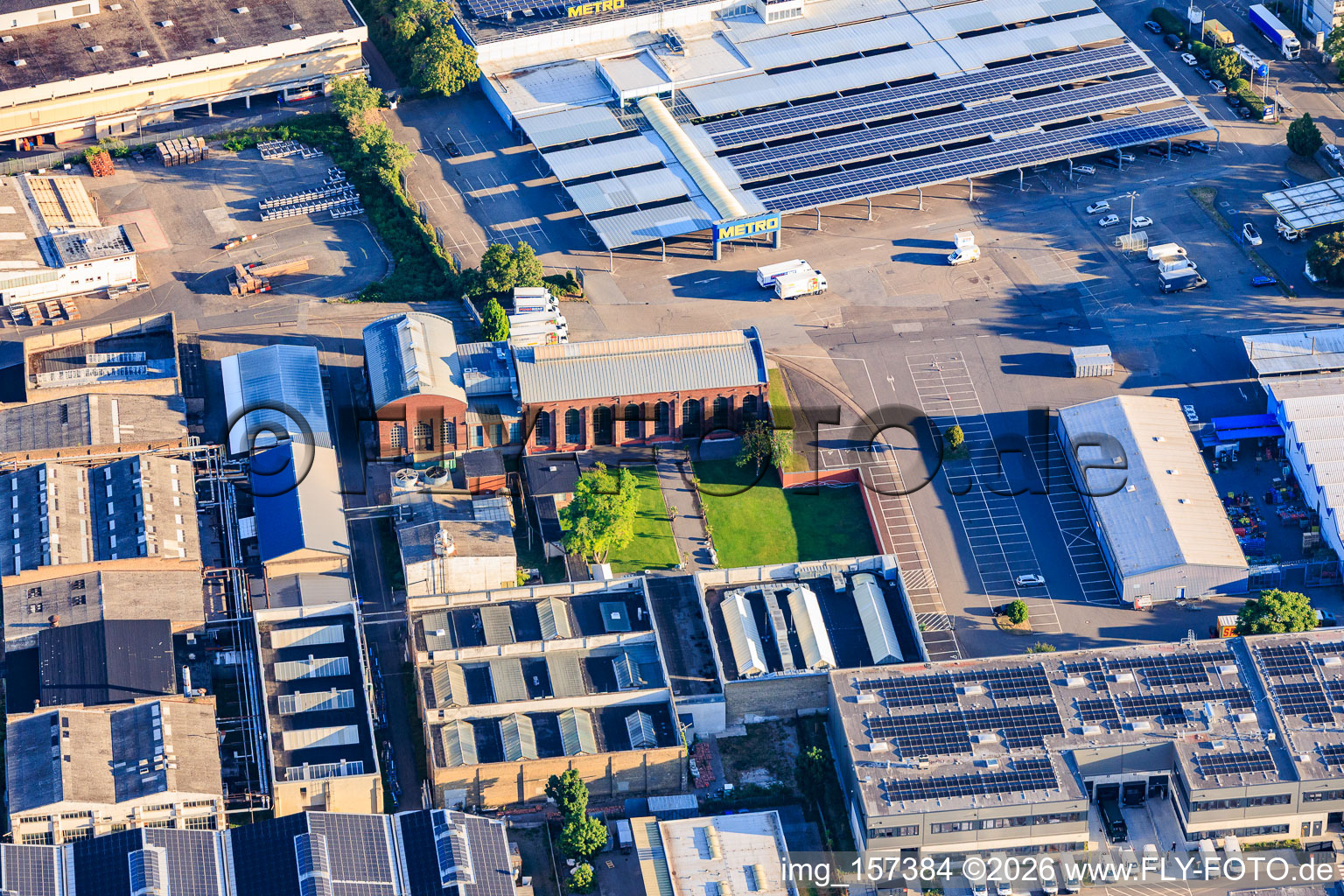 Old Turtle Factory et METRO Mannheim du sud-est à le quartier Neckarau in Mannheim dans le département Bade-Wurtemberg, Allemagne