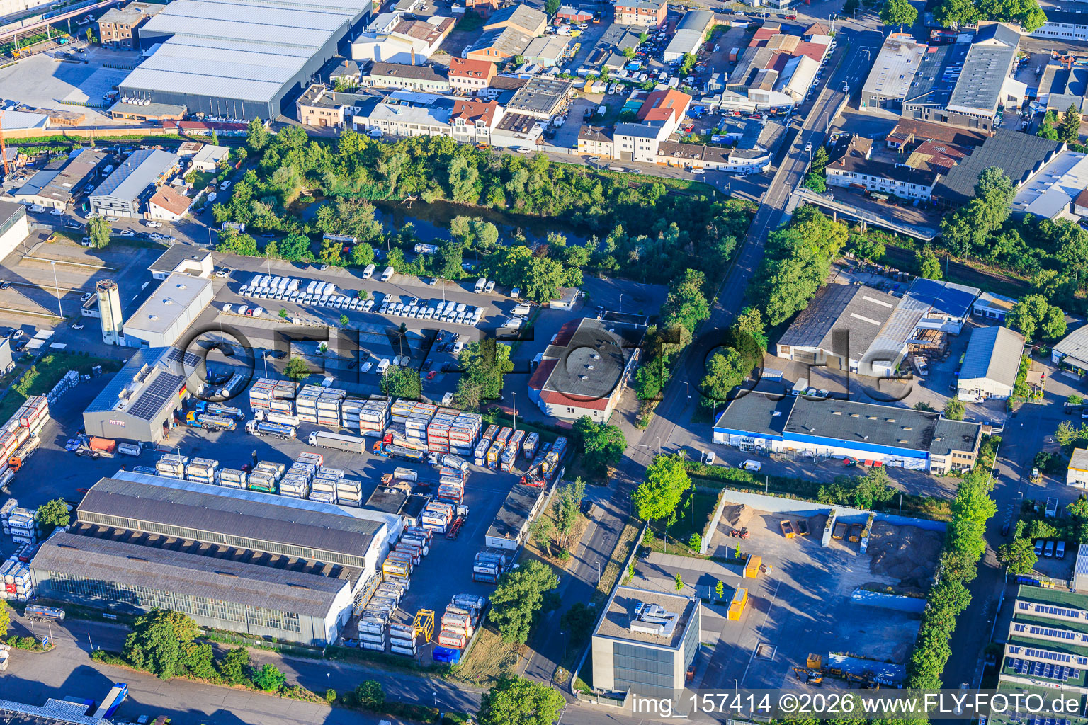 Knäble und Müller GmbH et REIF Bauunternehmung GmbH & Co. KG à le quartier Neckarau in Mannheim dans le département Bade-Wurtemberg, Allemagne