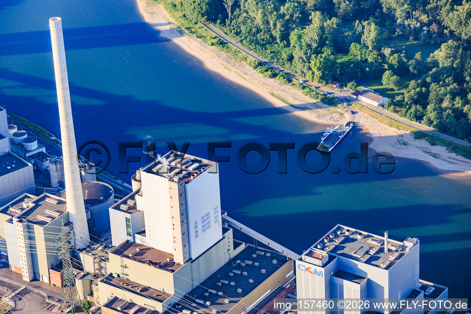 Ferry entre Neckarau et Altrip opéré par Rheinfähre Altrip GmbH à le quartier Neckarau in Mannheim dans le département Bade-Wurtemberg, Allemagne