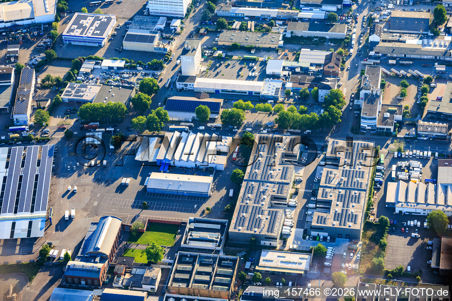 Ancienne usine de tortues du Sud-Ouest, beegy GmbH et METRO Mannheim à le quartier Neckarau in Mannheim dans le département Bade-Wurtemberg, Allemagne