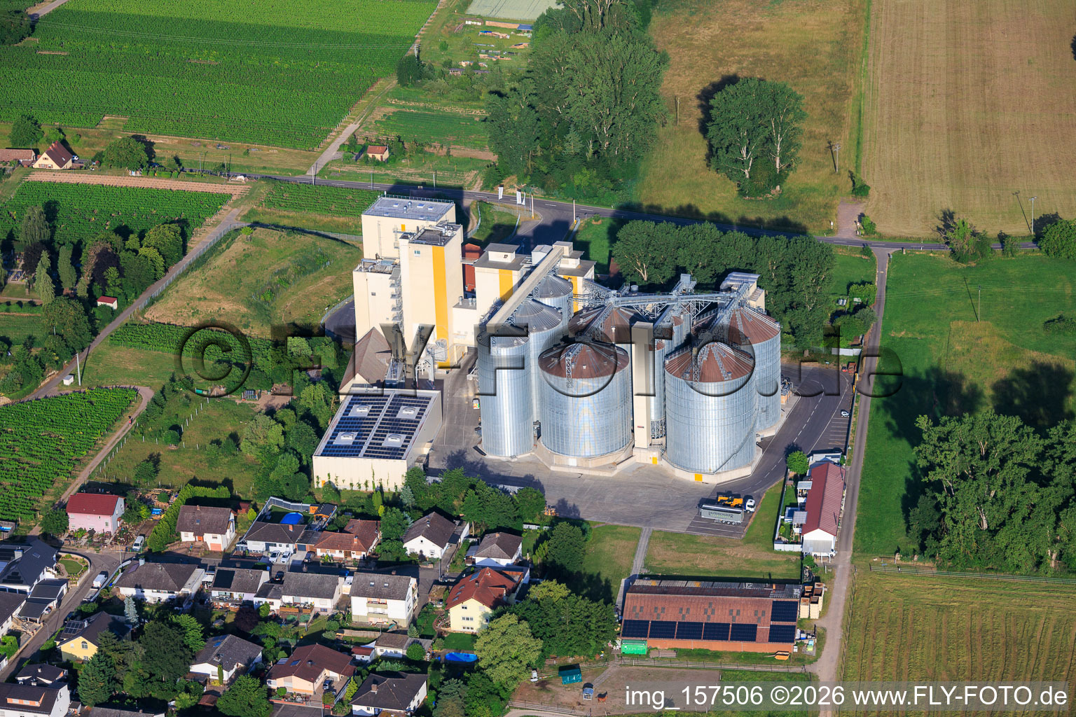 Silos et bâtiments de production de l'usine Cornexo GmbH du nord-est à Freimersheim dans le département Rhénanie-Palatinat, Allemagne