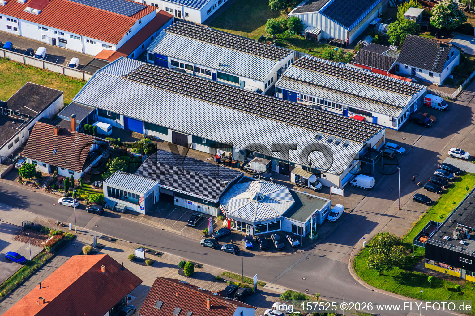 Autohaus Lerch, concessionnaire et atelier agréé Toyota pour toutes marques à Offenbach an der Queich dans le département Rhénanie-Palatinat, Allemagne