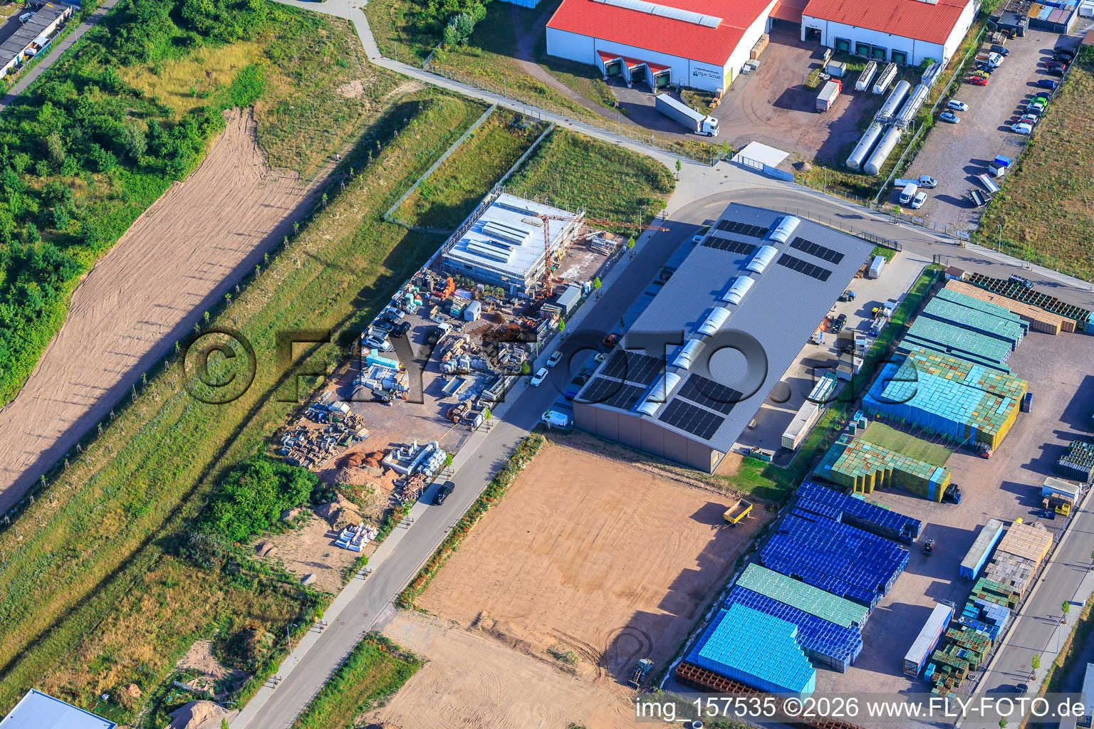 Parc industriel Im Niedersand depuis le sud-est à Offenbach an der Queich dans le département Rhénanie-Palatinat, Allemagne
