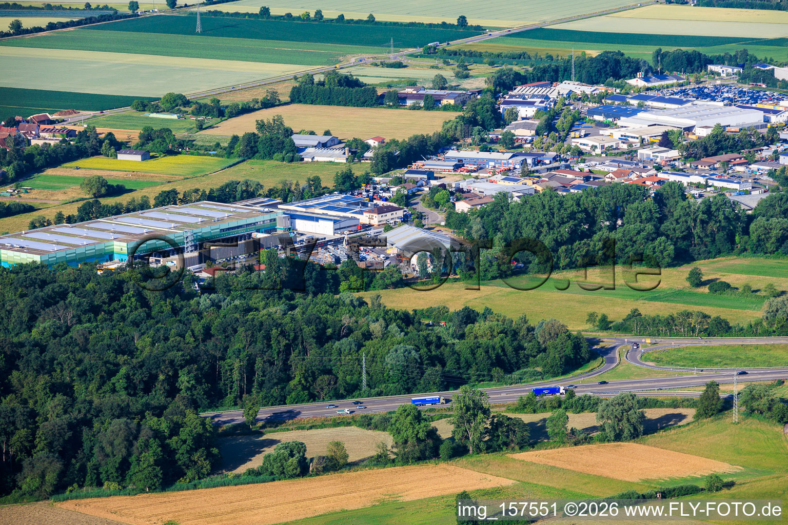 Parc industriel Horst au nord-est avec entrepôt de Frischeplattform Südwest GmbH à le quartier Minderslachen in Kandel dans le département Rhénanie-Palatinat, Allemagne