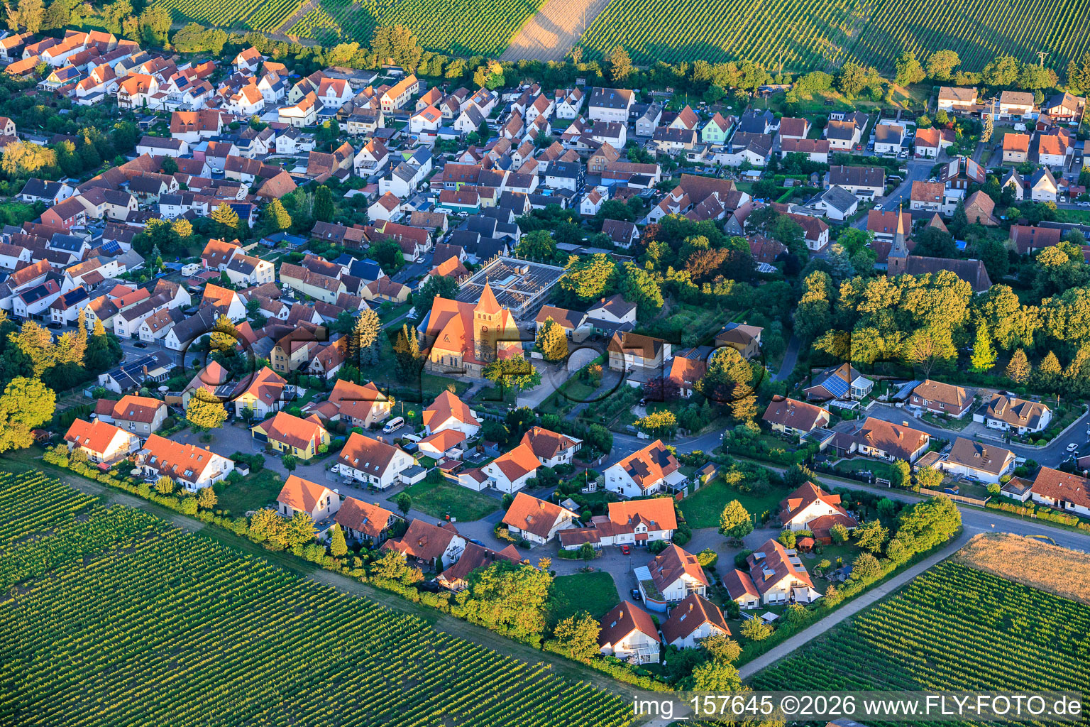 Du nord-ouest à Insheim dans le département Rhénanie-Palatinat, Allemagne