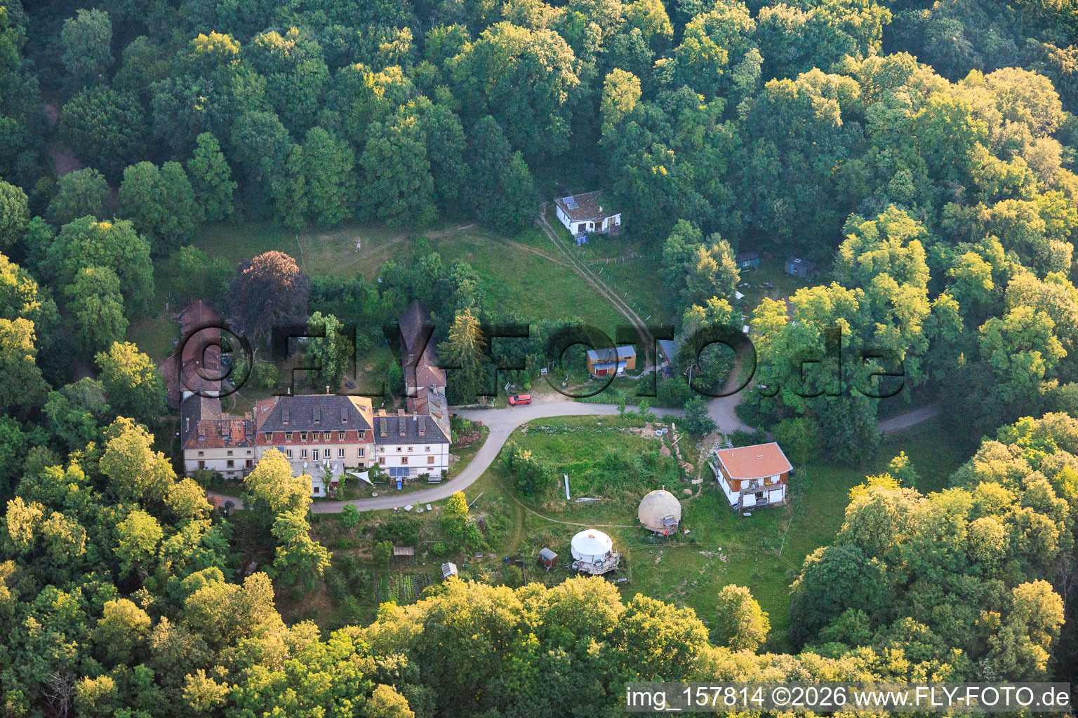 Écolieu Langenberg Château d'Alsace à le quartier Weiler in Wissembourg dans le département Bas Rhin, France