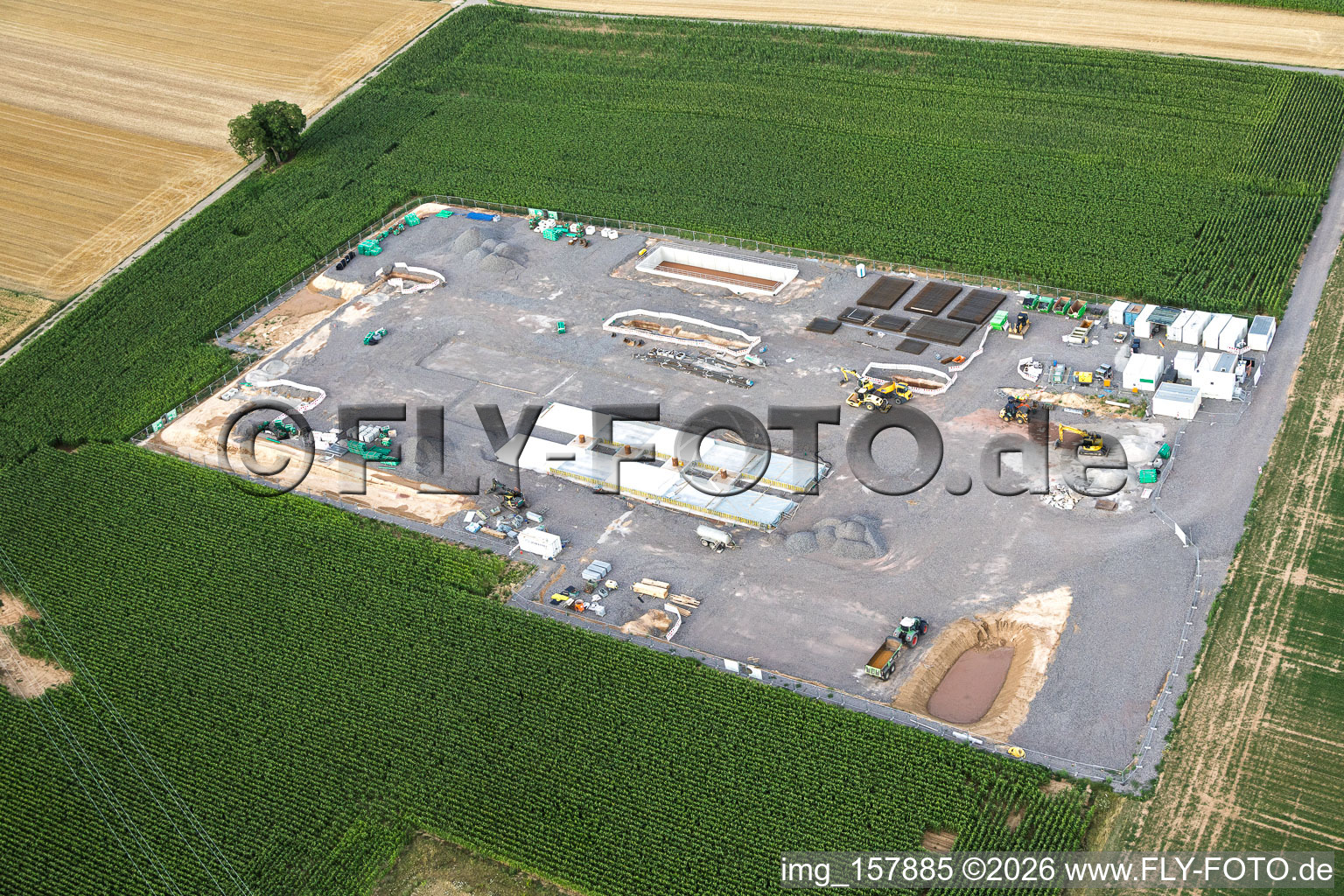 Chantier de construction du deuxième site de forage sur le Trappelberg du projet Lionheart de Vulcan Energy, destiné à assurer l'approvisionnement futur en chaleur neutre en carbone de la ville de Landau, ainsi qu'à l'extraction de lithium et à la production d'électricité via une centrale ORC. à Rohrbach dans le département Rhénanie-Palatinat, Allemagne
