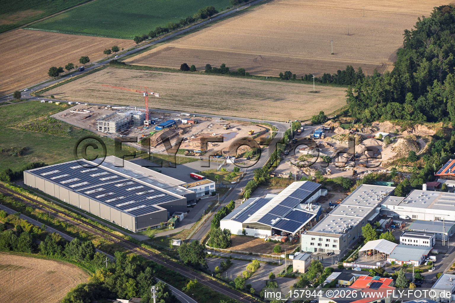 Parc industriel Große Ahlmühle avec le chantier du nouveau campus X2E pour les bâtiments administratifs et de production à Rohrbach dans le département Rhénanie-Palatinat, Allemagne