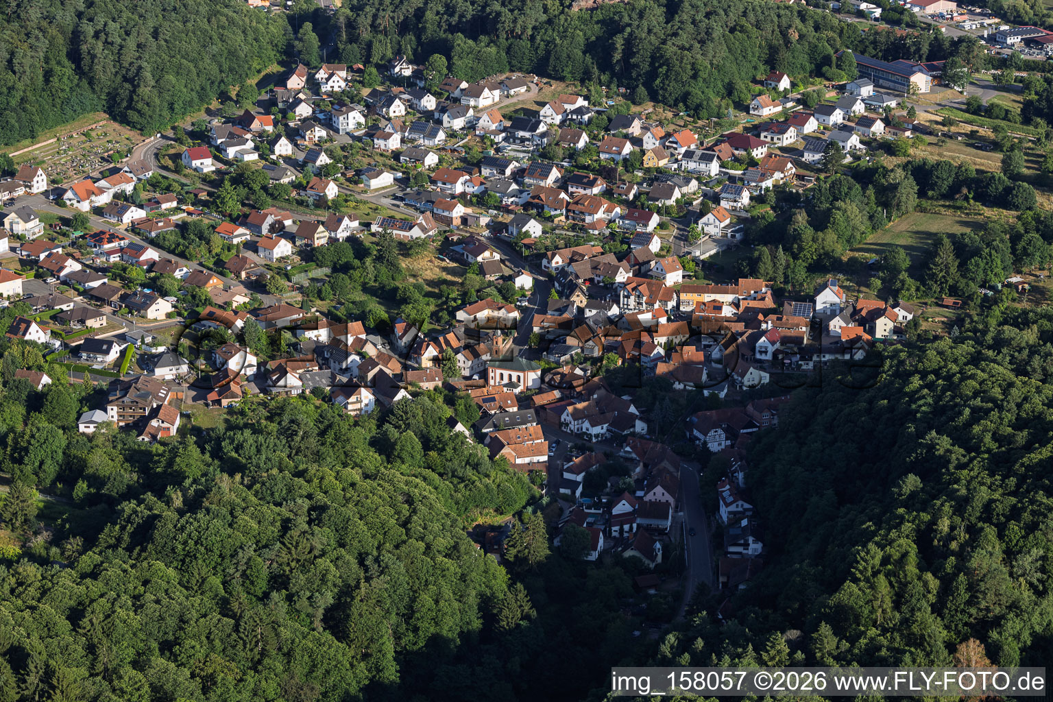 Du sud-est à le quartier Stein in Gossersweiler-Stein dans le département Rhénanie-Palatinat, Allemagne