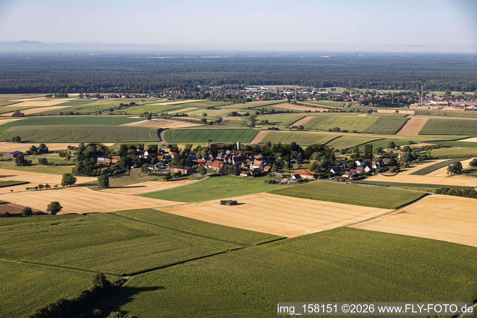 Quartier de Kuhlendorf vu du nord à Betschdorf dans le département Bas Rhin, France