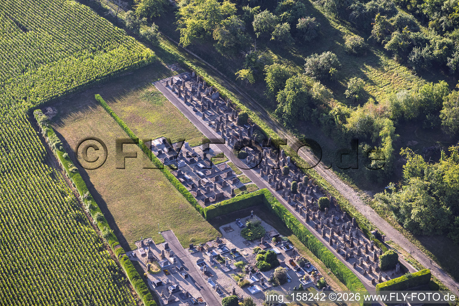 Cimetière avec cimetière juif à Soultz-sous-Forêts dans le département Bas Rhin, France